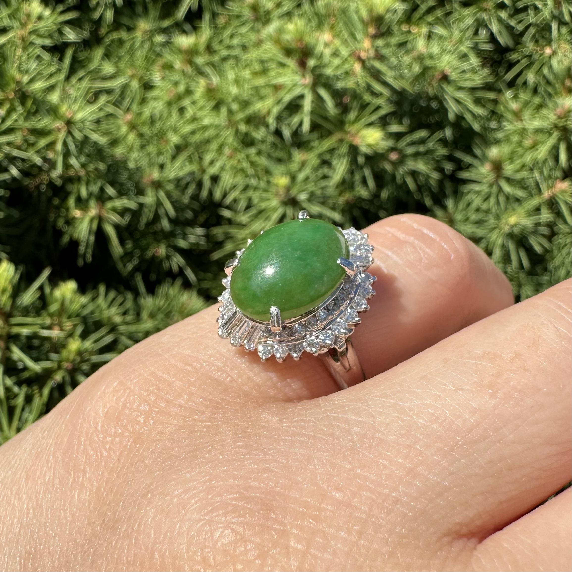 Anello classico in platino GIA 4,23ctw Burma Spinach Green A con giada e diamanti in vendita 7
