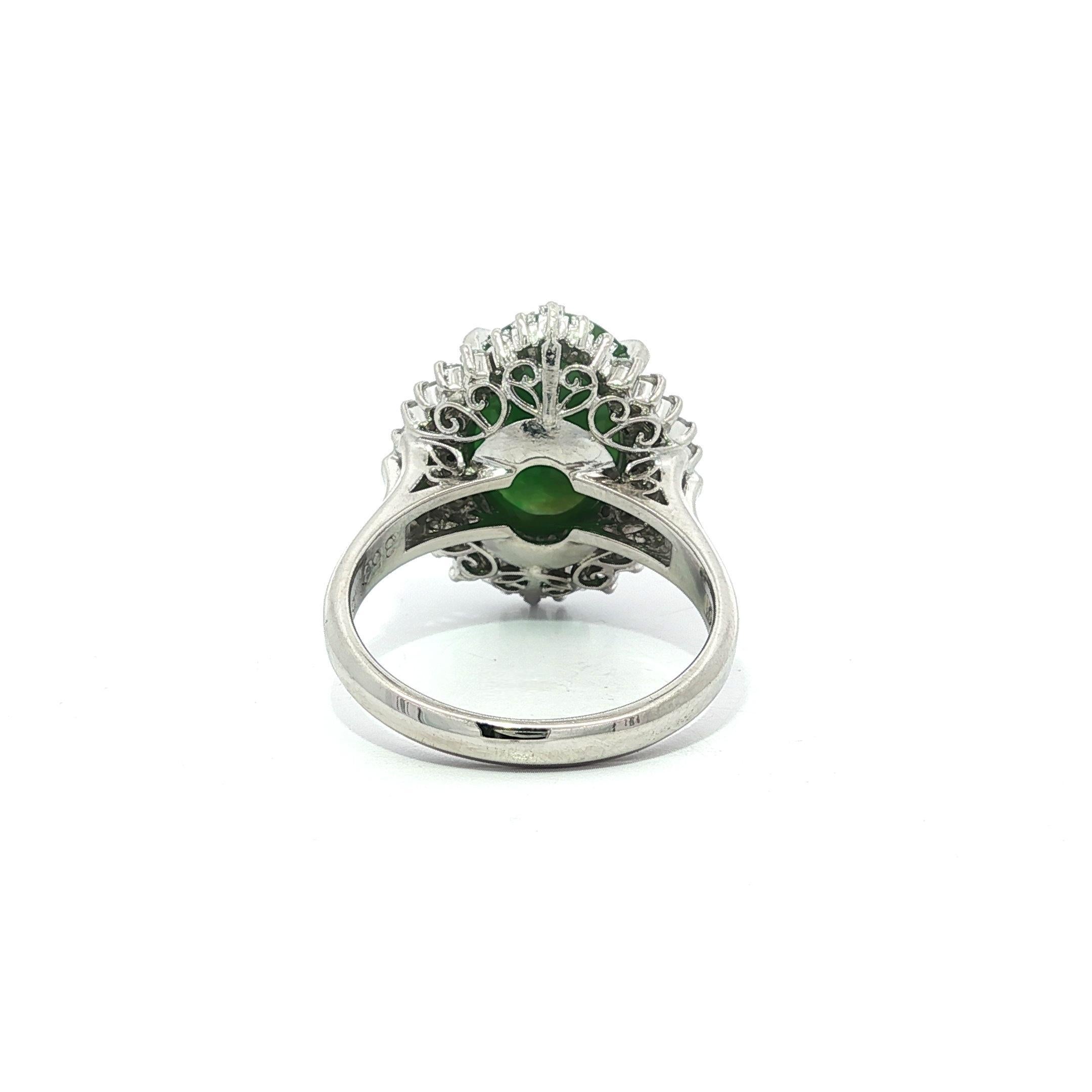 Anello classico in platino GIA 4,23ctw Burma Spinach Green A con giada e diamanti in vendita 1