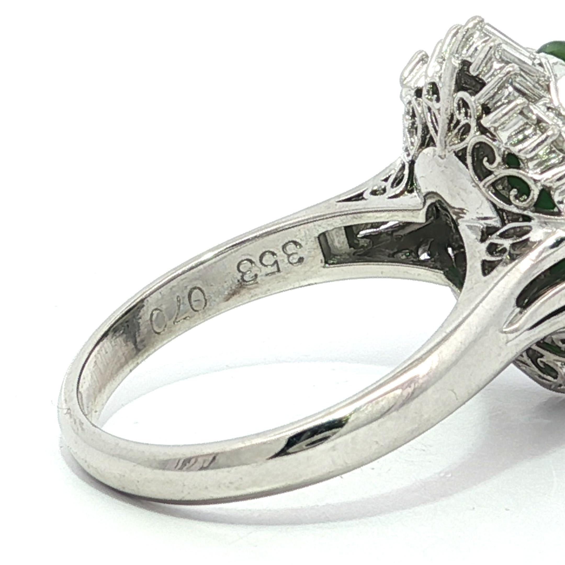 Anello classico in platino GIA 4,23ctw Burma Spinach Green A con giada e diamanti in vendita 2