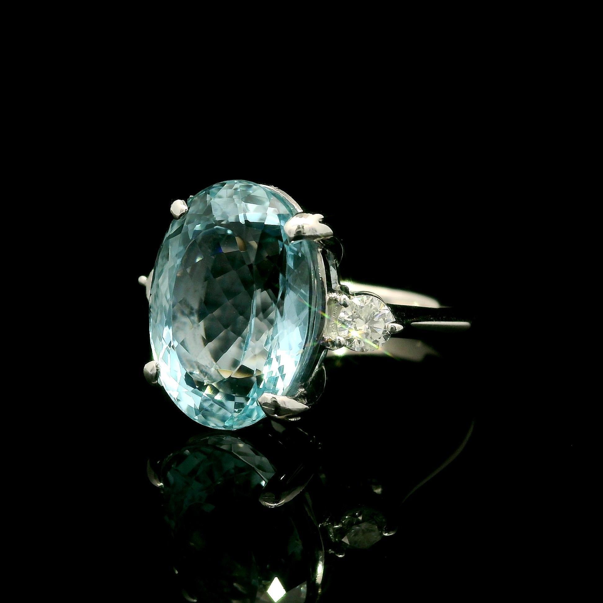--Pietre: --
(1) Acquamarina naturale autentica - taglio ovale - incastonata - colore blu brillante - 7,02ct (esatto)
*Vedi informazioni sulla certificazione qui sotto*.
(2) Diamanti naturali autentici - taglio rotondo brillante - incastonati -