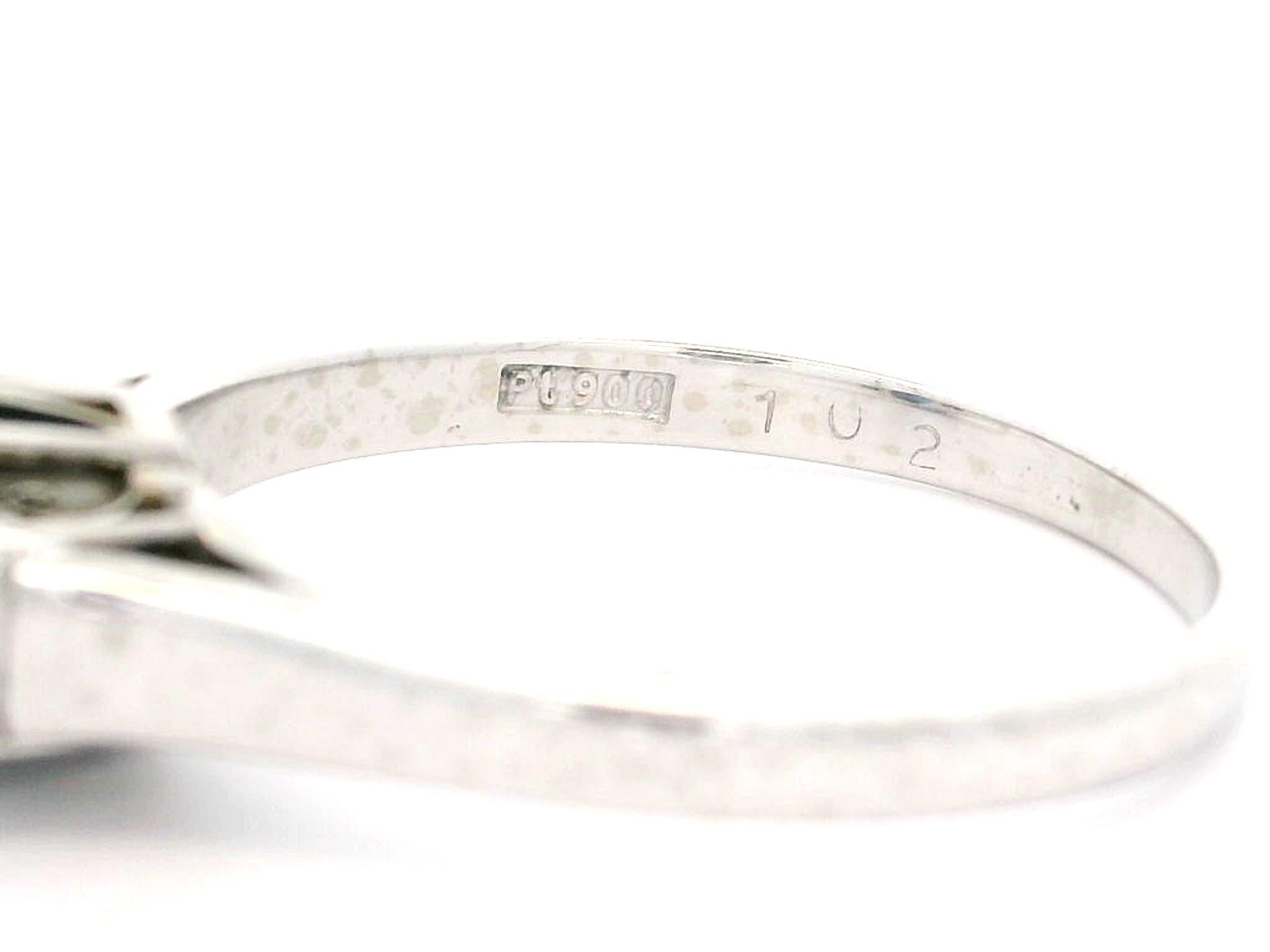 Anello classico in platino di alta qualità con zaffiro blu reale da 1,18 carati e diamanti ai lati in vendita 1