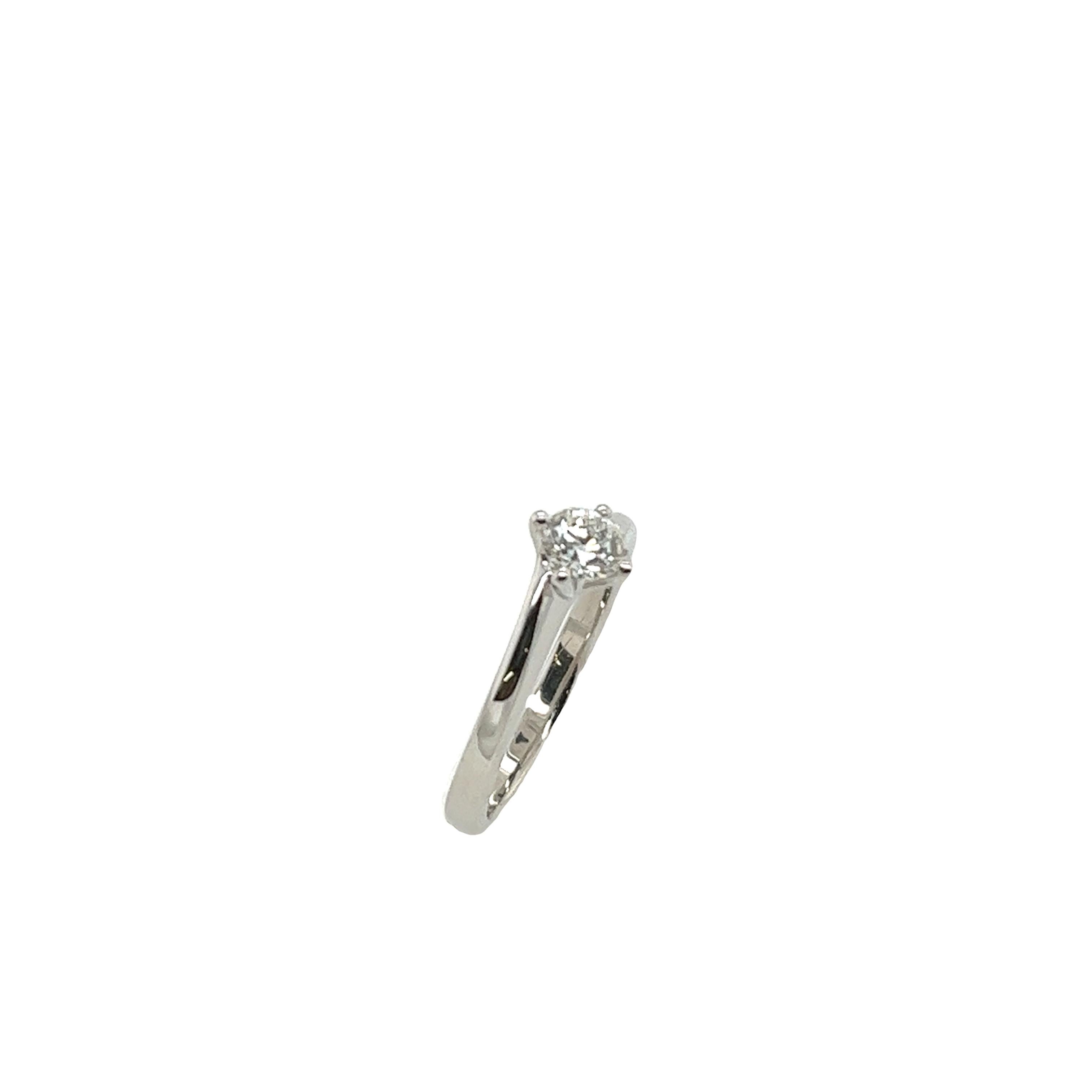 Round Cut Classic Platinum Solitaire Round Diamond Engagement Ring 0.41ct F/VS1 IGI For Sale