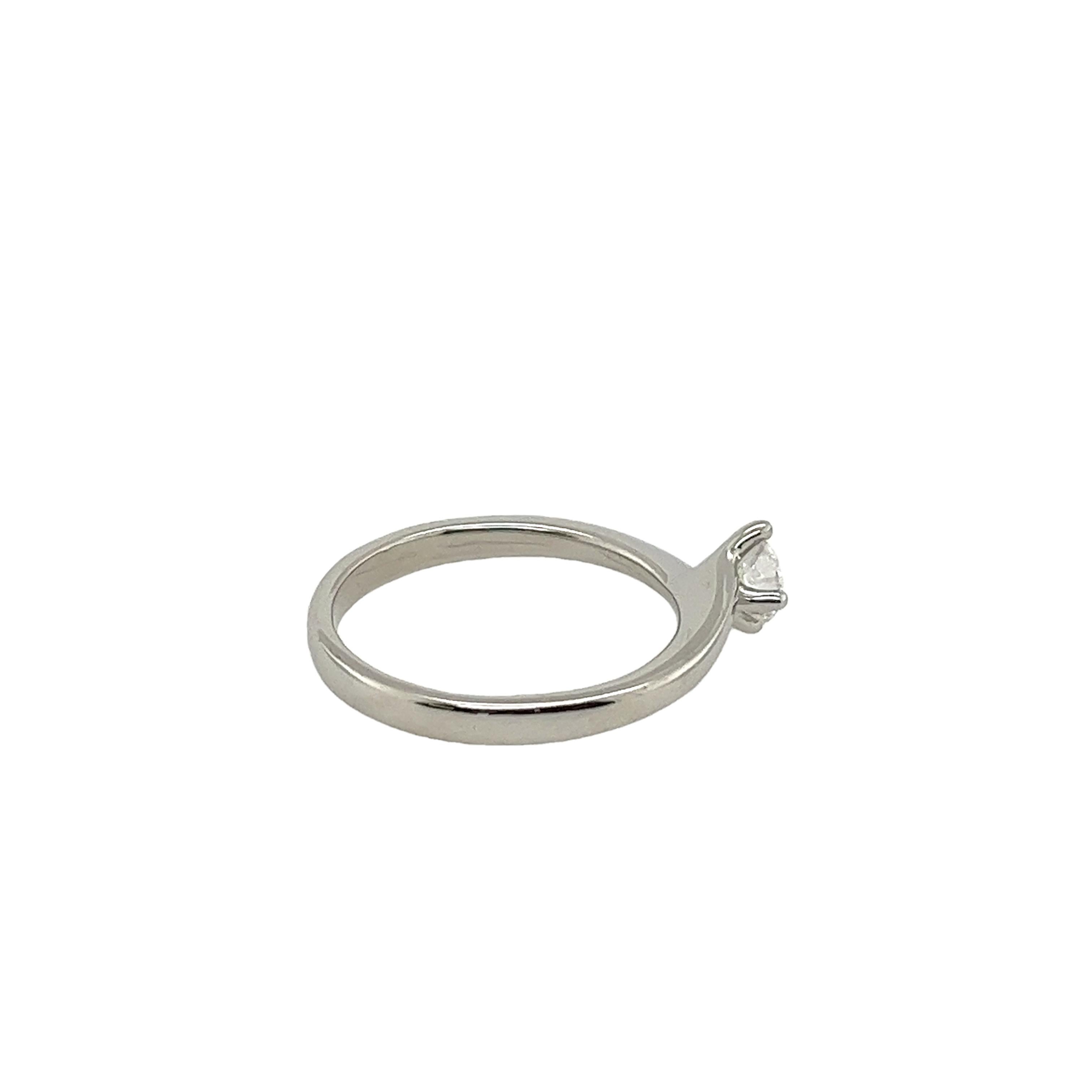 Classic Platinum Solitaire Round Diamond Engagement Ring 0.41ct F/VS1 IGI For Sale 2