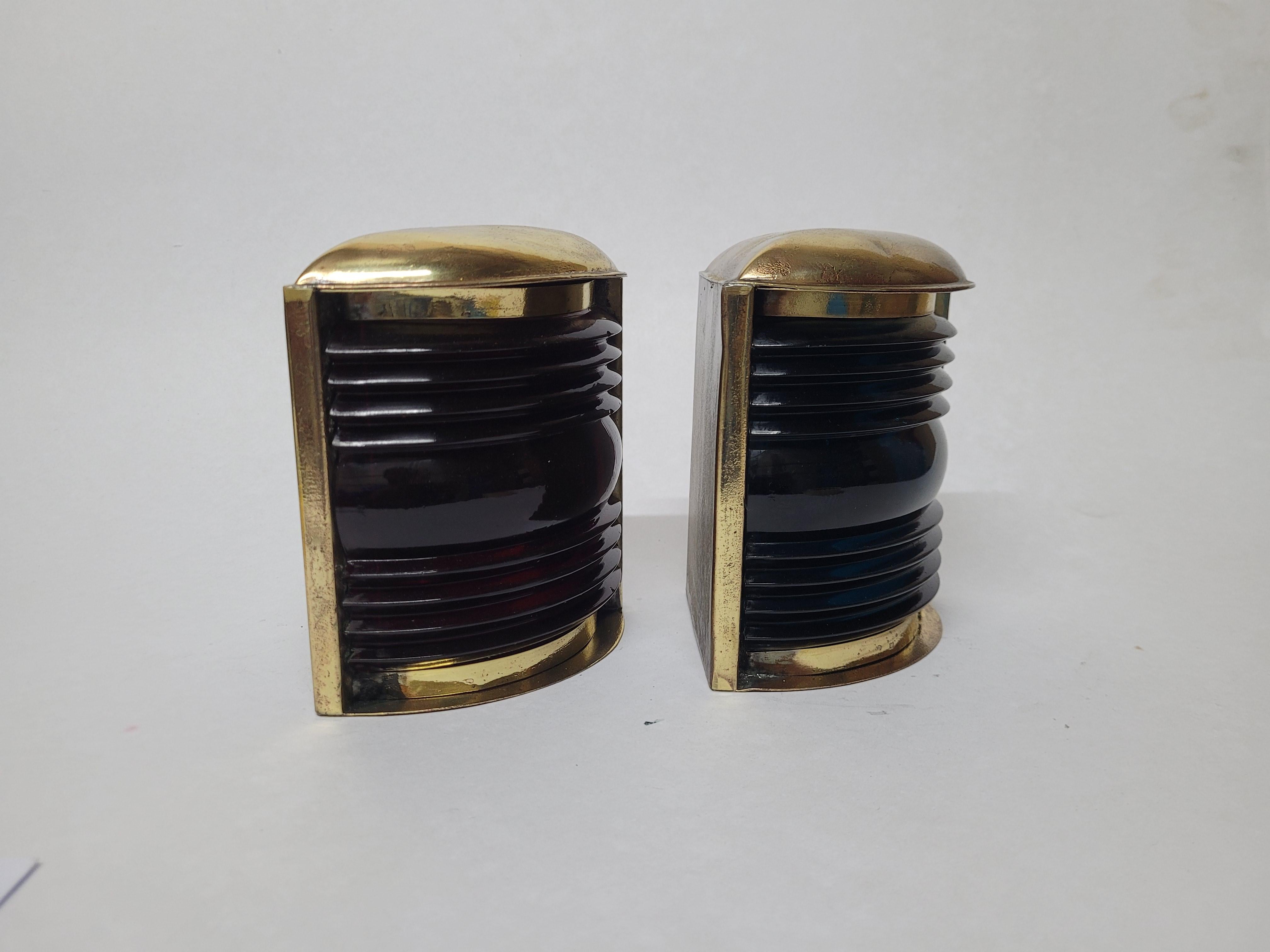 Classic Port and Starboard Motor Boat Lanterns In Good Condition For Sale In Norwell, MA
