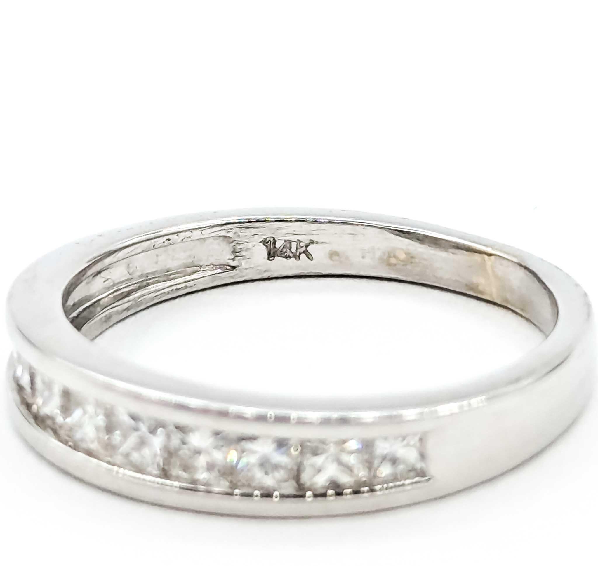 Bandeau classique en or blanc 14k avec diamant princesse en vente 1