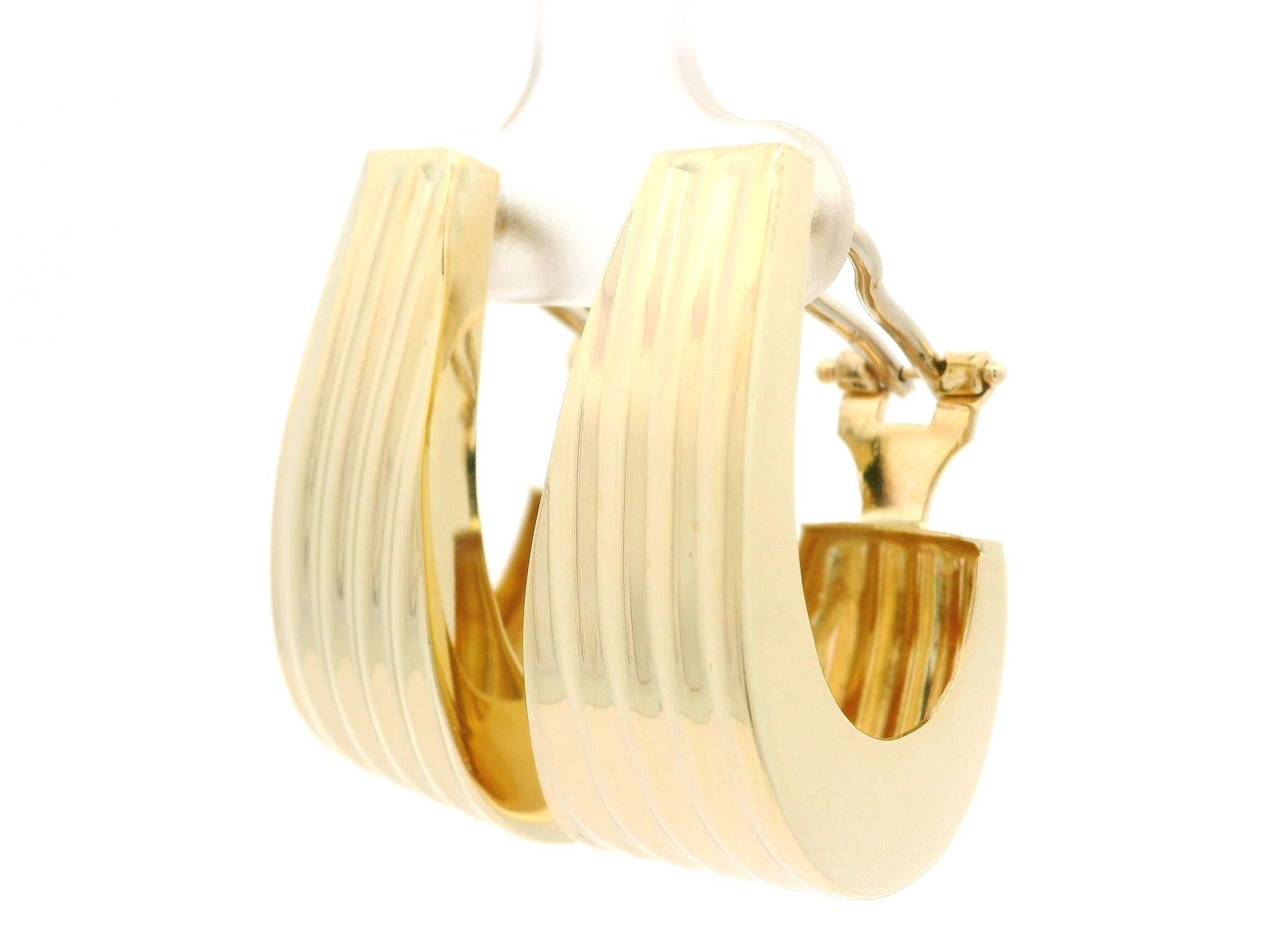 Orecchini classici a soffietto in oro giallo 14k con scanalatura lucida in vendita 6