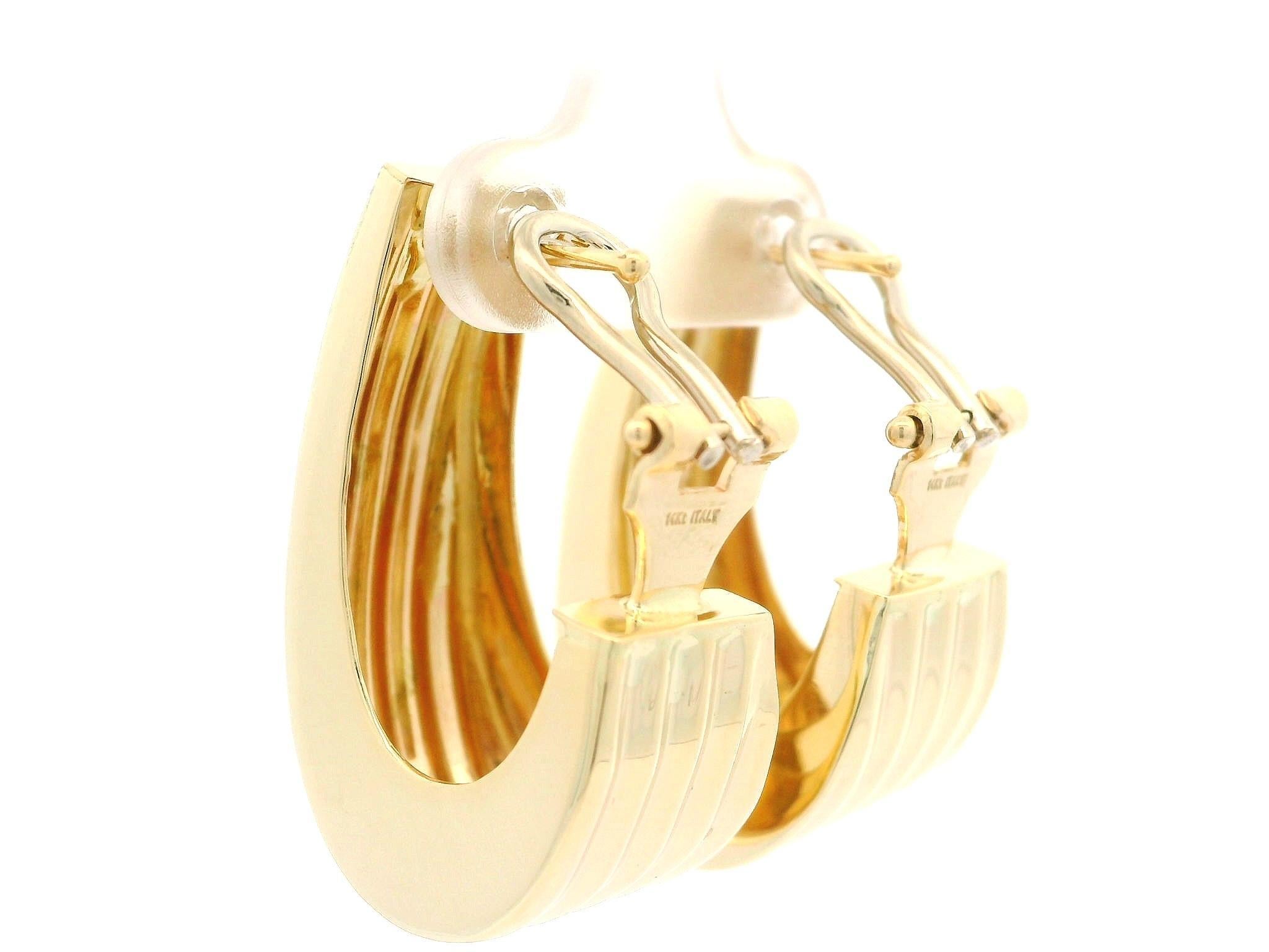 Orecchini classici a soffietto in oro giallo 14k con scanalatura lucida in vendita 3