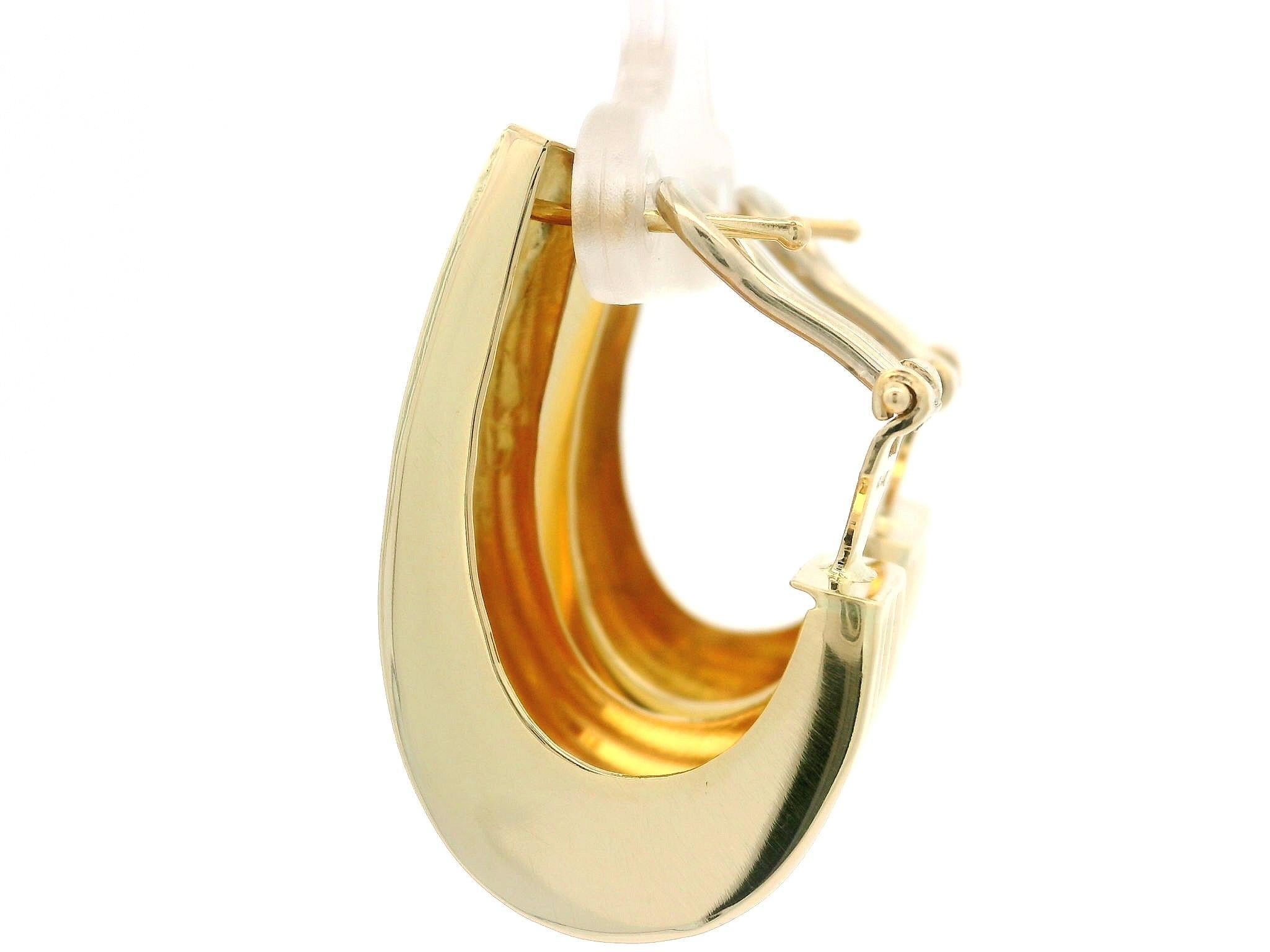 Orecchini classici a soffietto in oro giallo 14k con scanalatura lucida in vendita 5