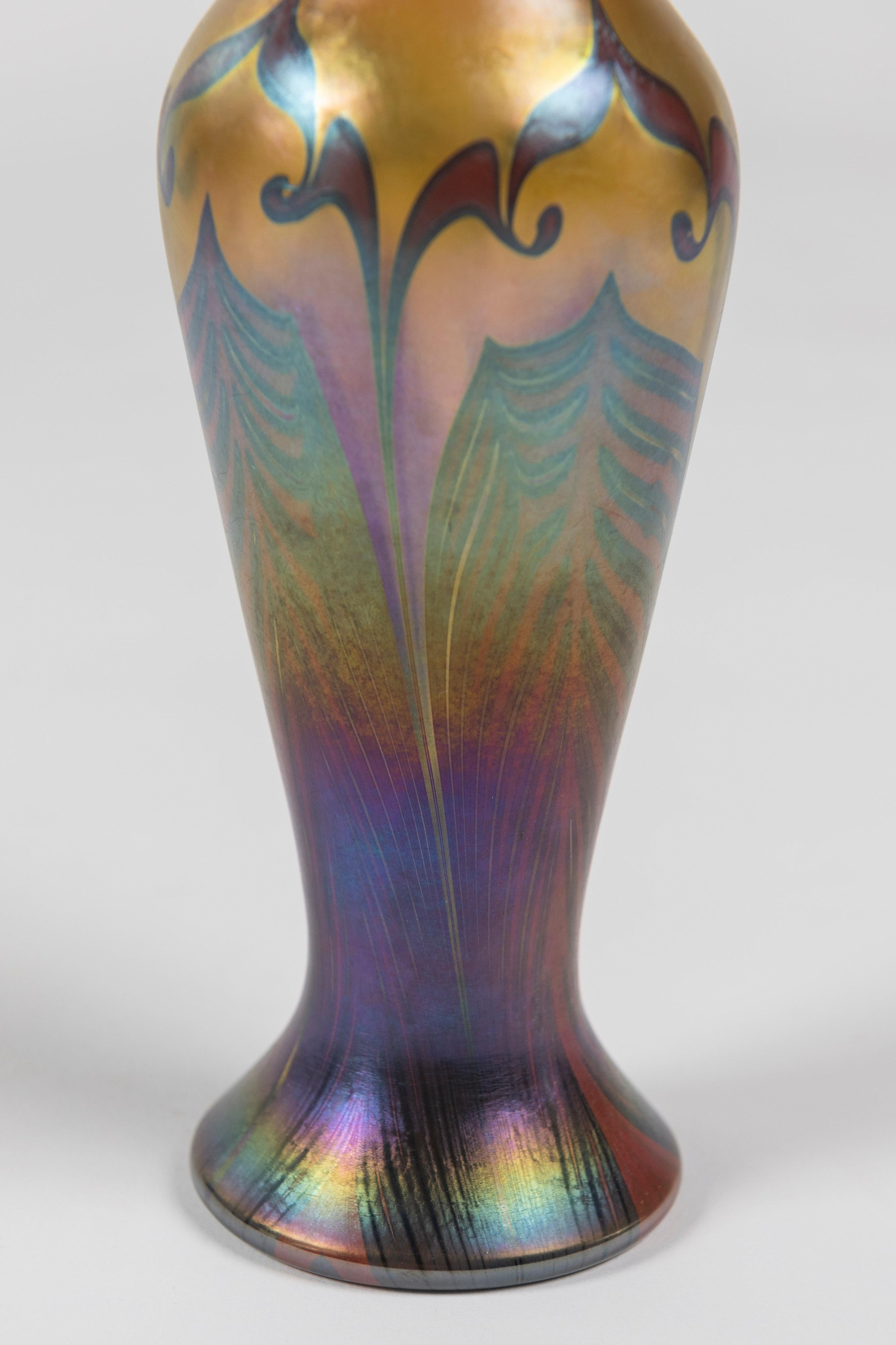 American Classic Pulled Feather Art Glass Vase, Lundberg Studios of California, Signed For Sale