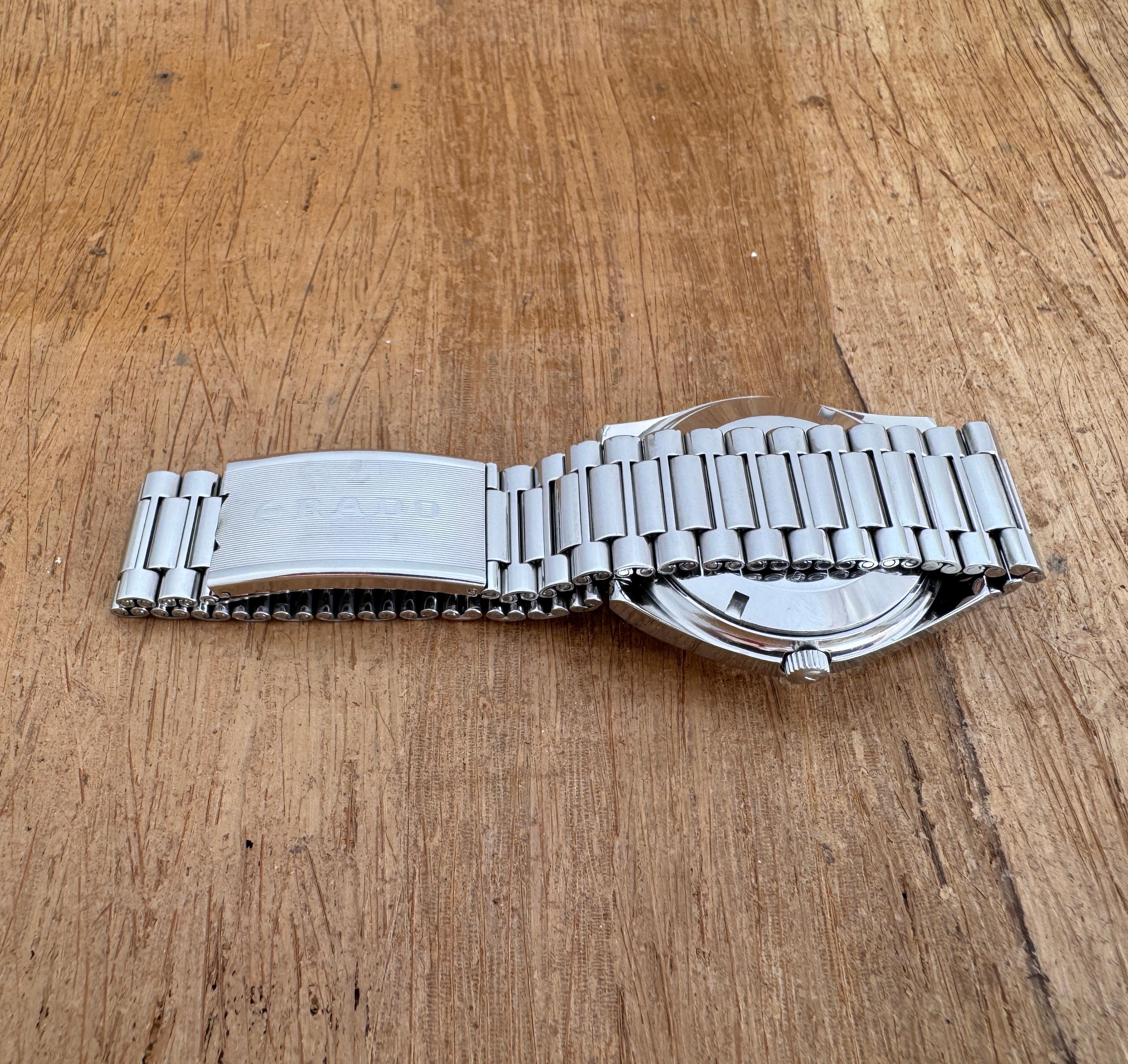 Classic RADO Stag Stainless Steel Automatic Day / Date Watch In Good Condition For Sale In Toronto, CA