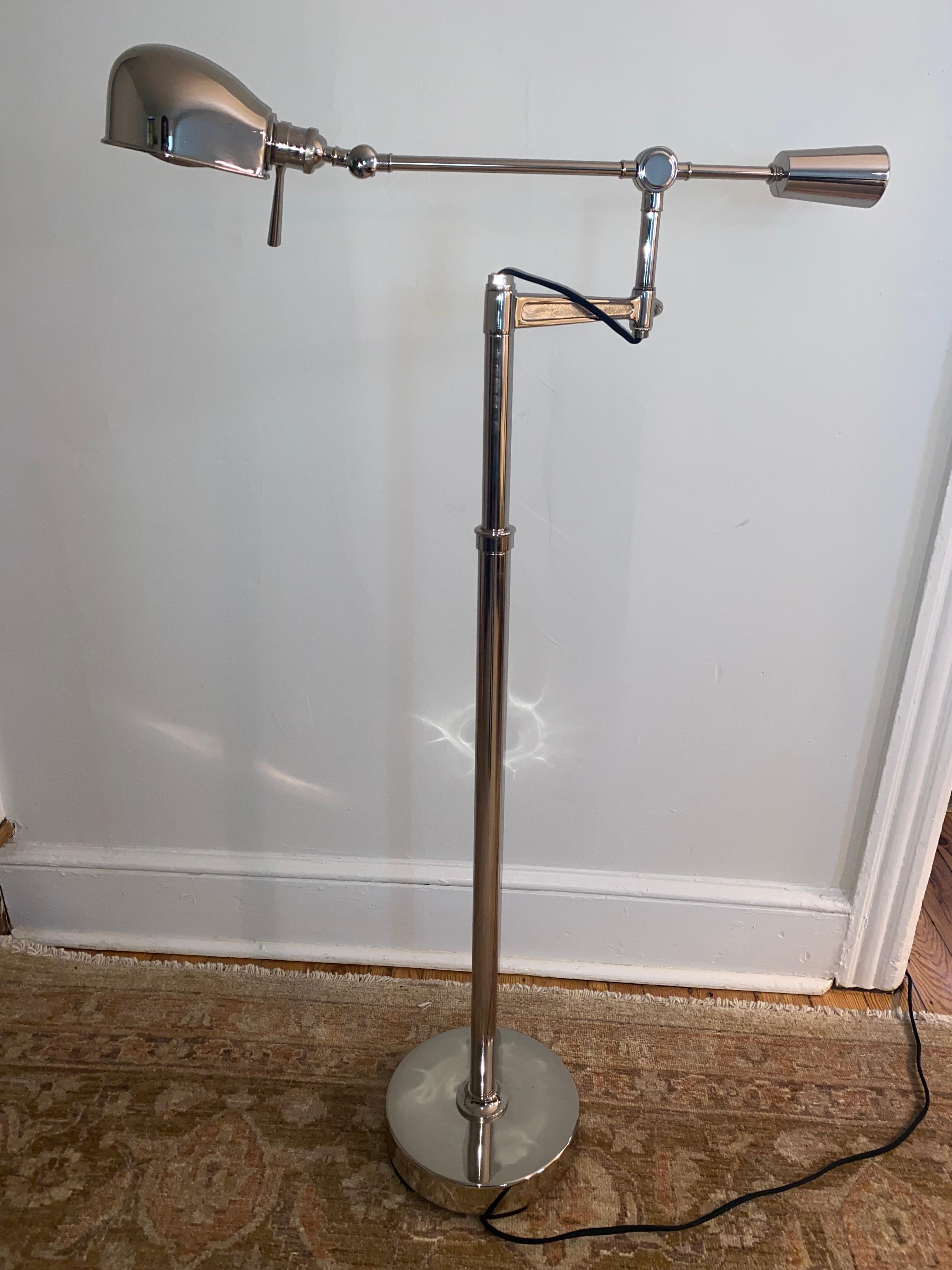 XXI secolo e contemporaneo Lampade da terra classiche Ralph Lauren orientabili in cromo lucido in vendita