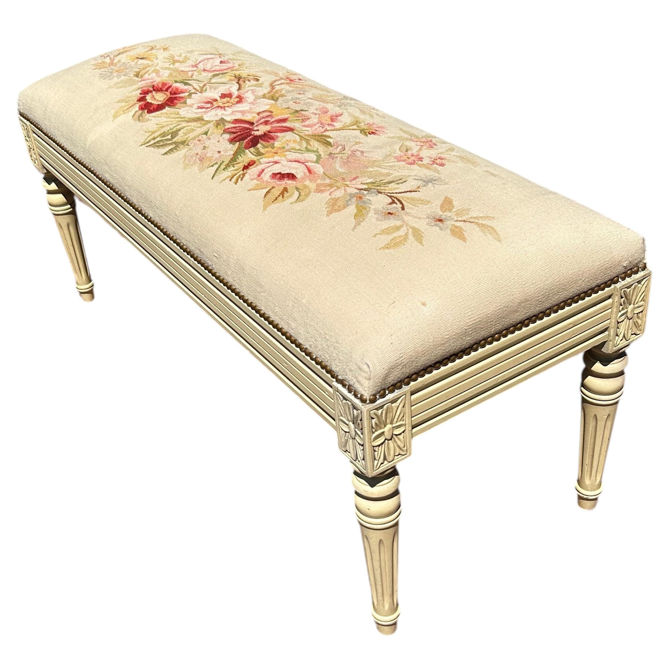 Panca vintage rettangolare classica con seduta rivestita in tappezzeria in vendita