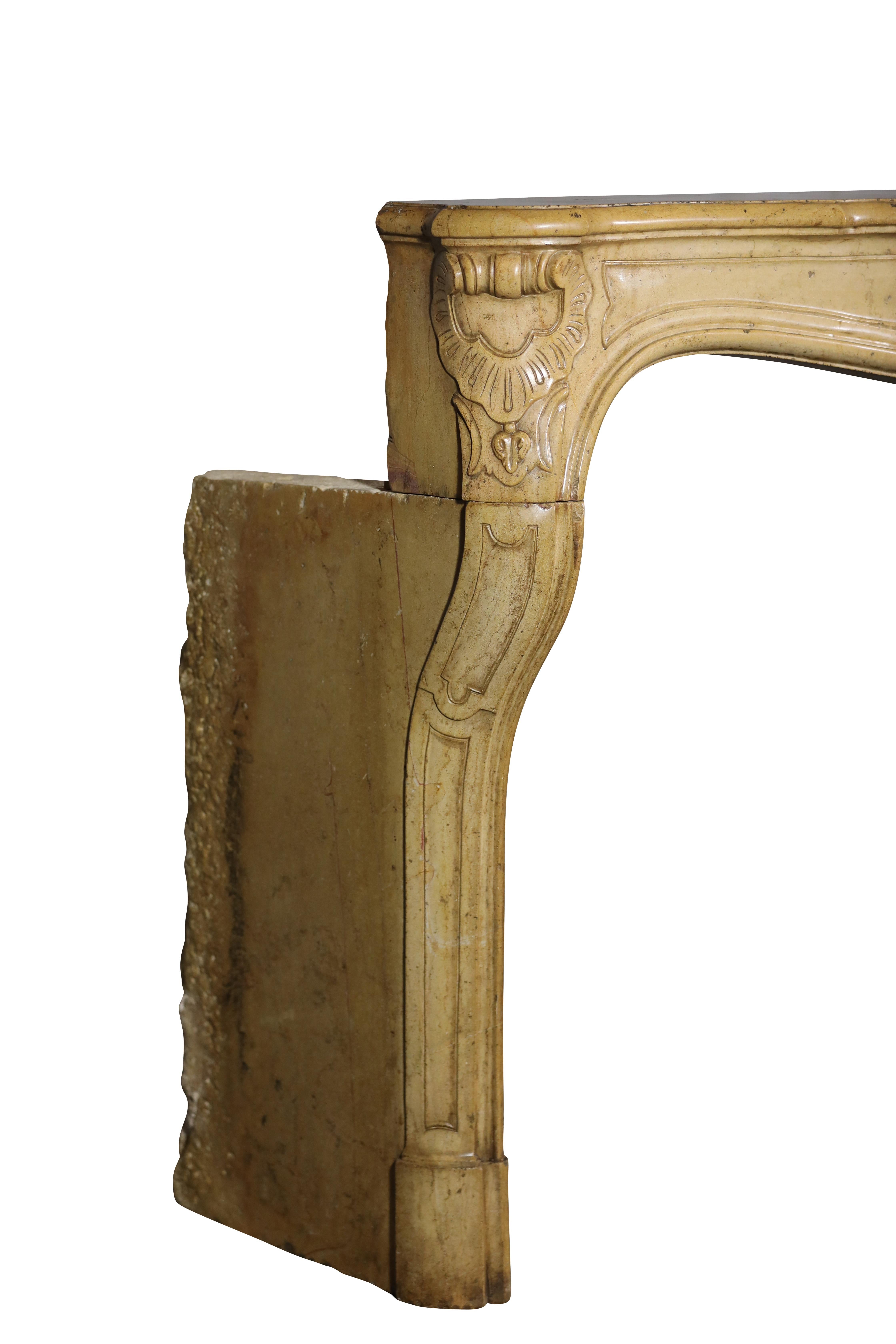 Classic Regency Fireplace Surround In French Honey Color Hard Stone 18th Century For Sale 10