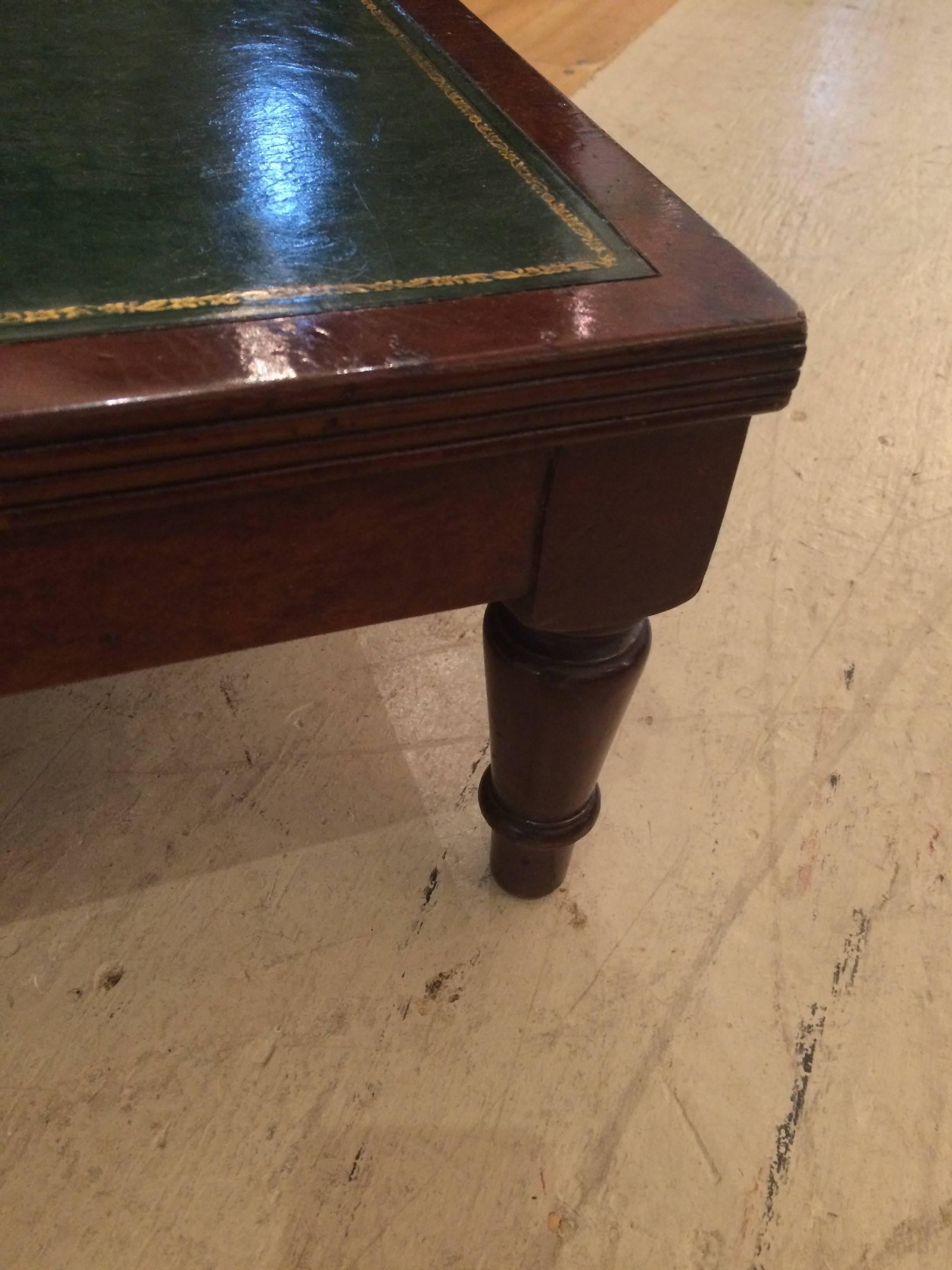 Classic Regency Style Mahogany and Green Leather Library Steps Side Table In Excellent Condition In Hopewell, NJ