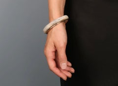 Classic Resin Wishbone Bangle in Sandy Pearl