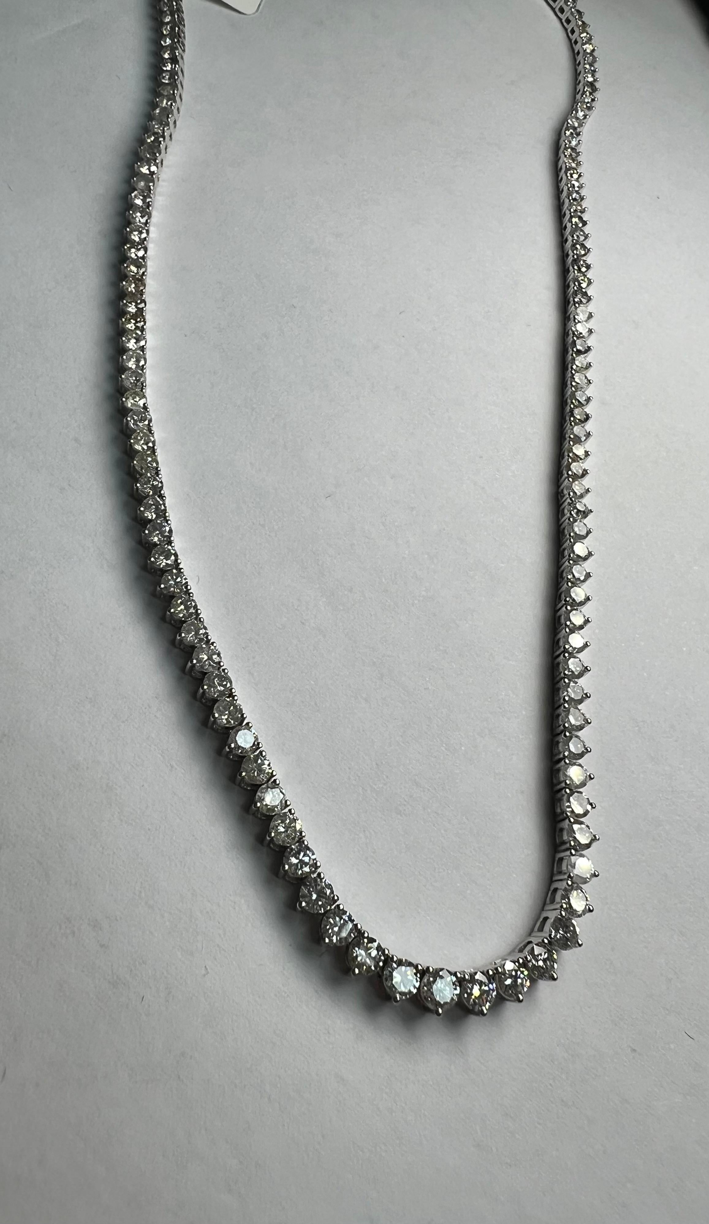 Classic Riveria 9.28 Carat w/ White Diamonds 14k White Gold Necklace In New Condition For Sale In kowloon, Kowloon