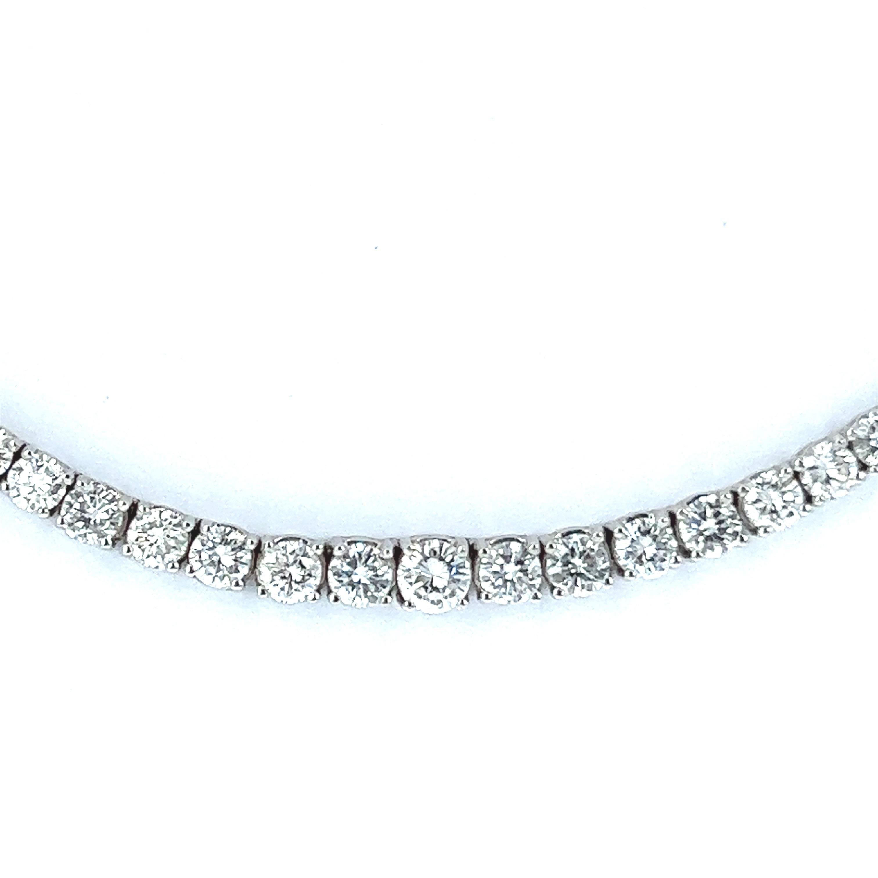 Very little compares to the beauty of a fine diamond necklace. Simple yet timeless, it is possibly one of the most charming gift that will never go out of style.

This elegant necklace is crafted in 18K white gold in a so-called 