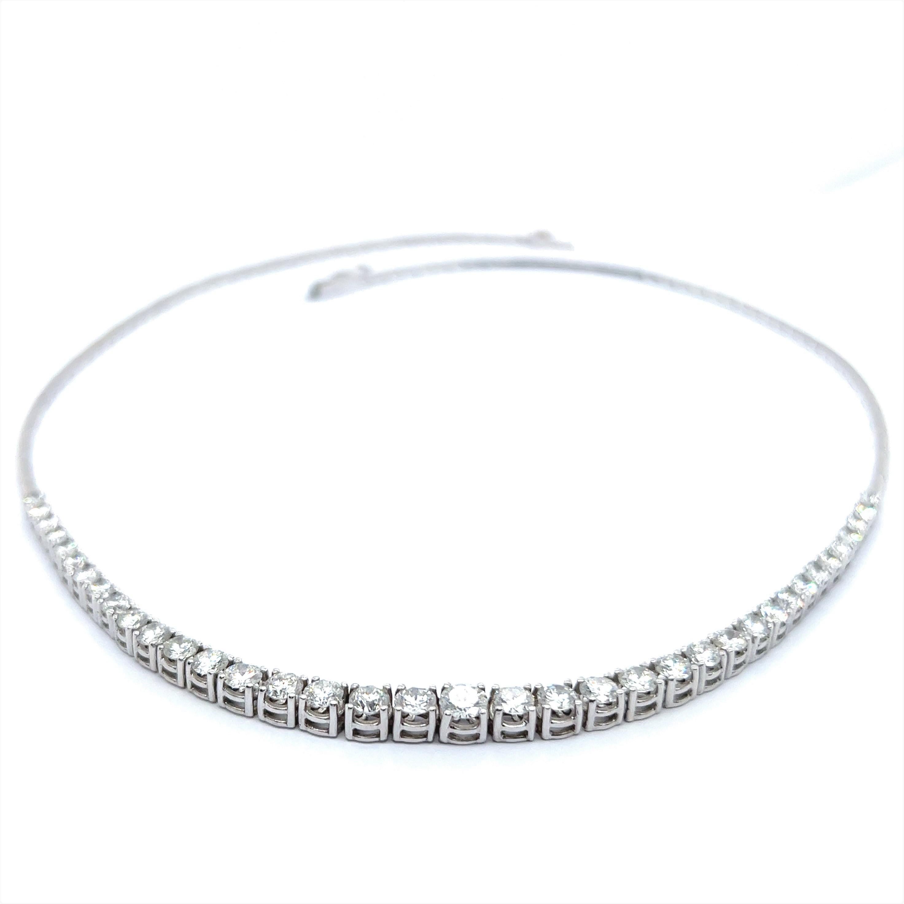 Moderne Classic Rivière Diamond Necklace en or blanc 18 carats par Bucherer en vente