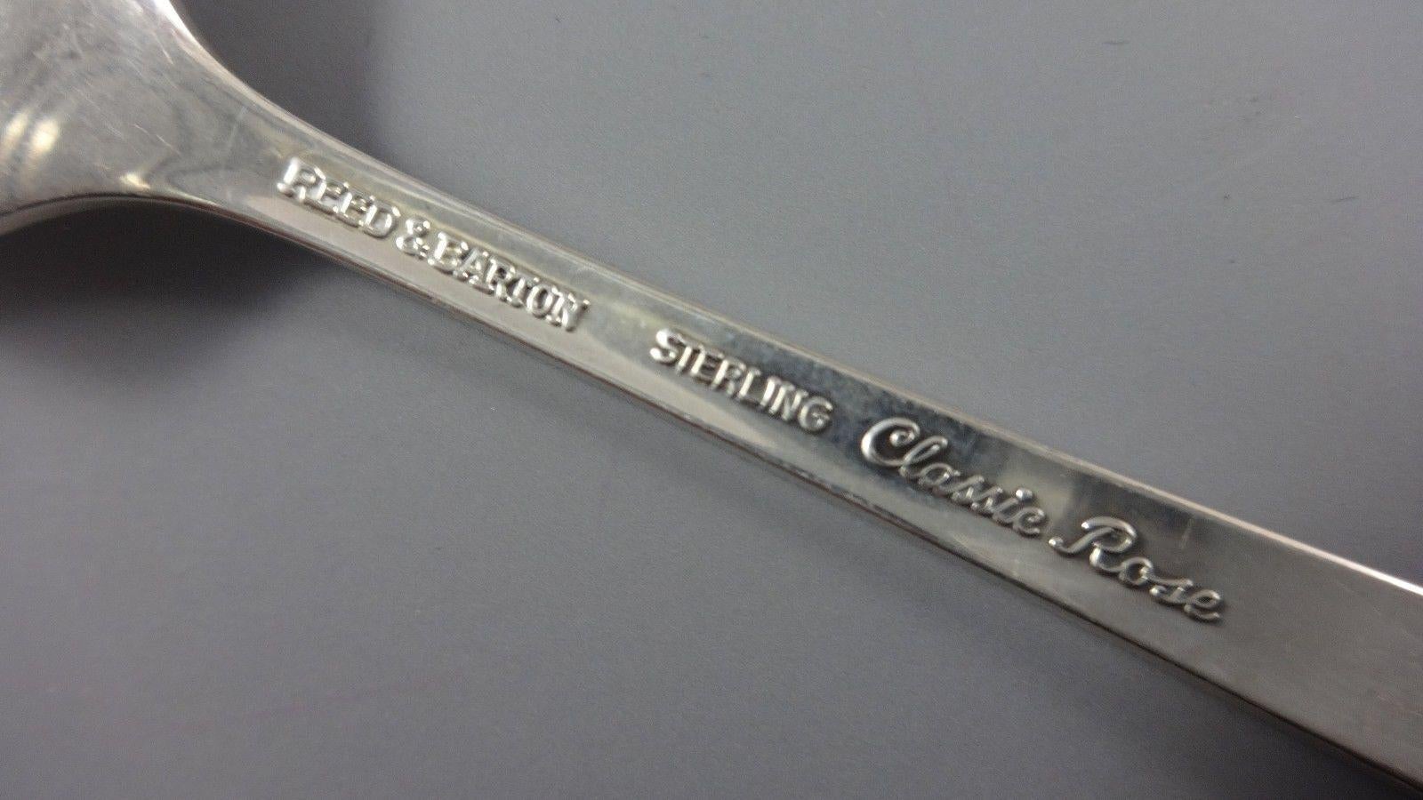 20ième siècle Ensemble de couverts en argent sterling 12 services 66 pièces Classic Rose par Reed & Barton en vente