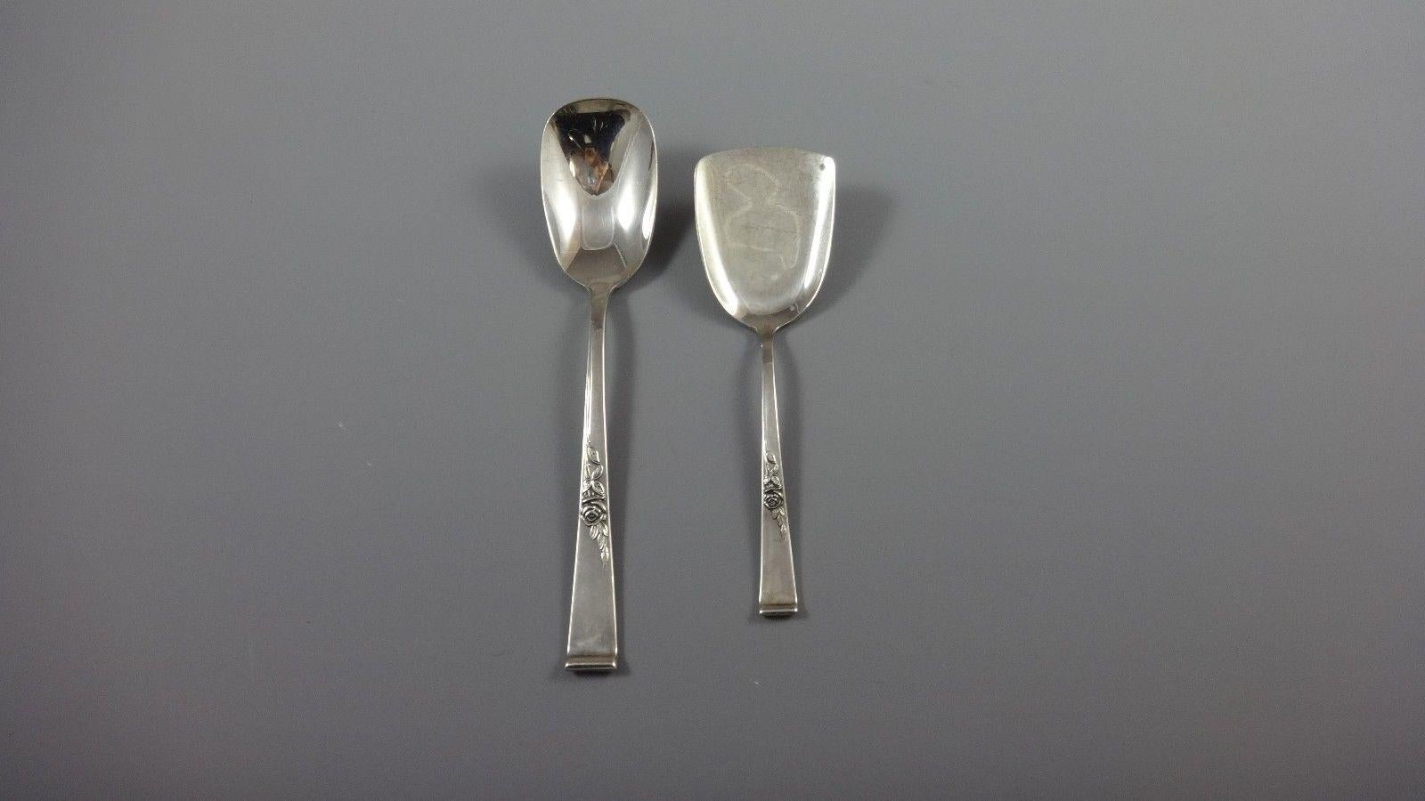 Ensemble de couverts en argent sterling 12 services 66 pièces Classic Rose par Reed & Barton en vente 1