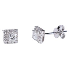Clásico pendiente de diamante blanco redondo y talla princesa de oro blanco de 14k
