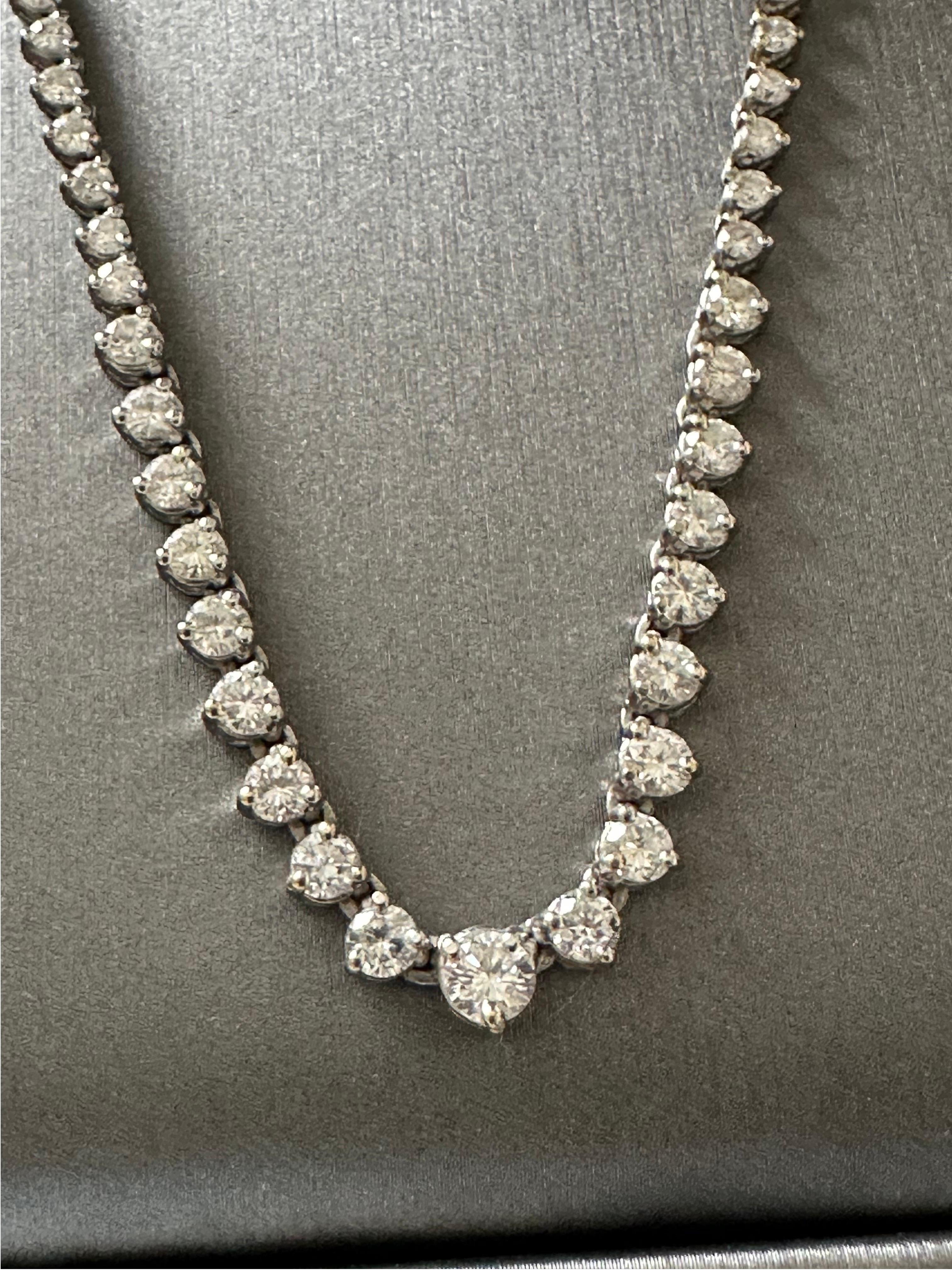 Contemporary 5.75 Carat Round Brilliant Diamond 18k White Gold Riviera Necklace For Sale