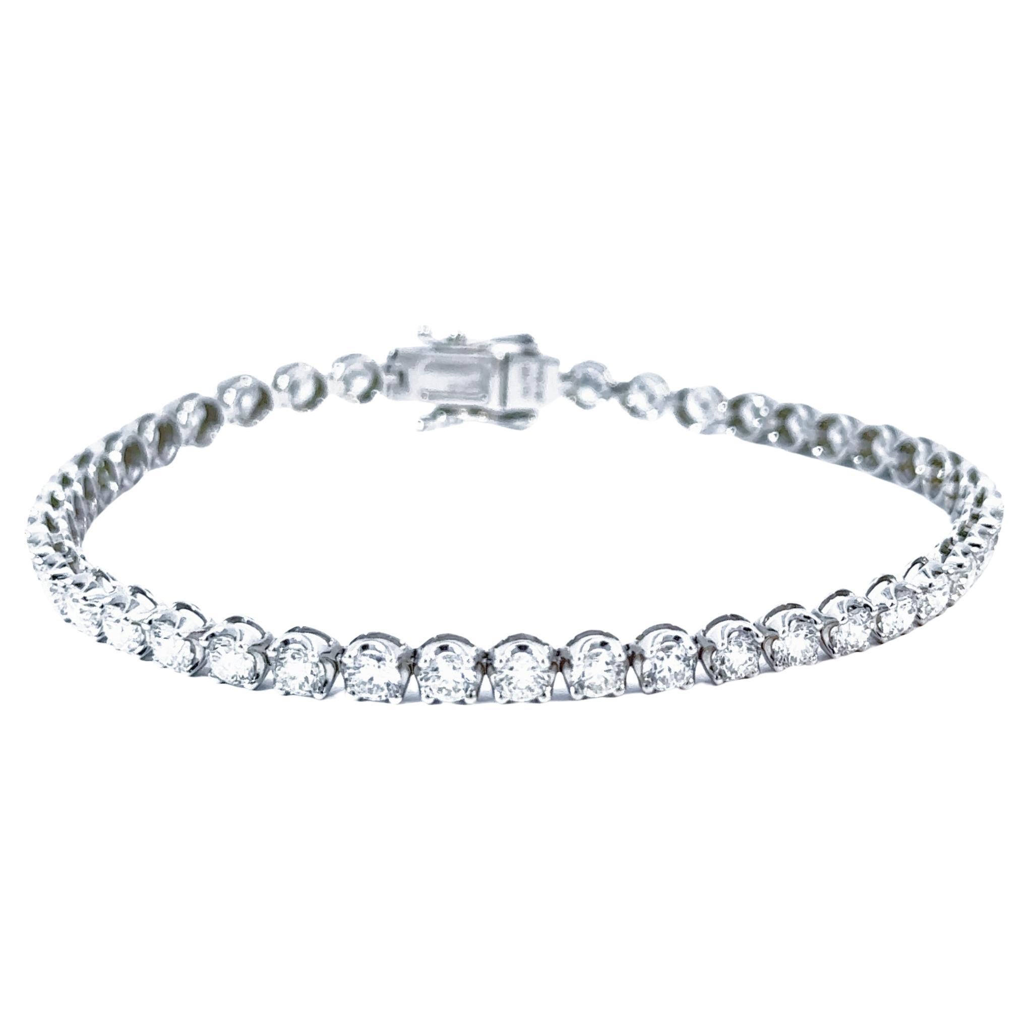 Bracelet de tennis classique en diamants ronds et brillants, 4,32 carats en or blanc 18k