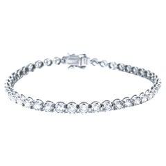 Bracelet de tennis classique en diamants ronds et brillants, 4,32 carats en or blanc 18k