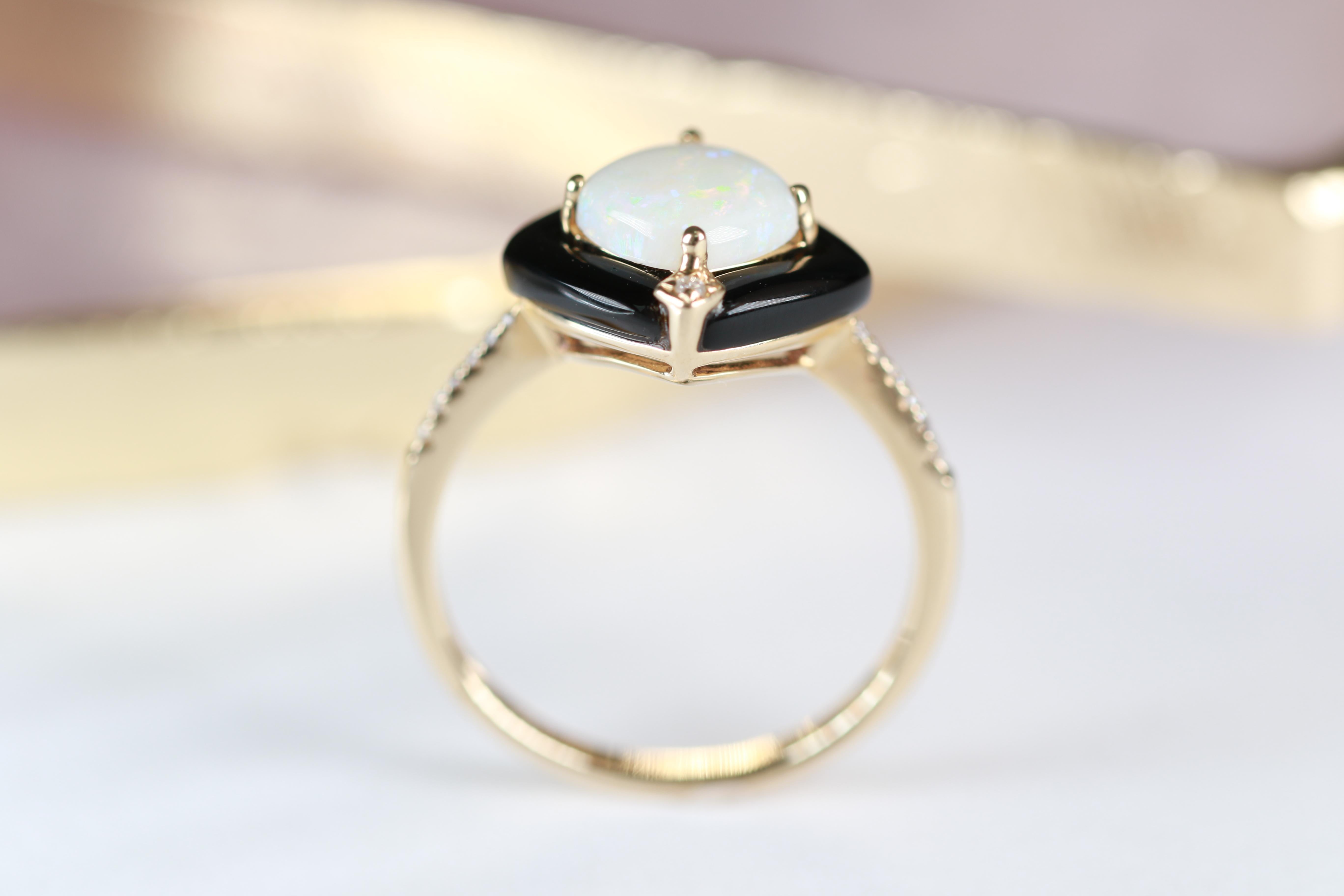 Art Deco Classic Round-Cab Australian Opal with Diamond 14k Yellow Gold Cocktail Ring