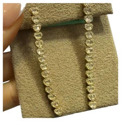 Orecchini a goccia con linea di diamanti in oro giallo 18K con taglio rotondo classico