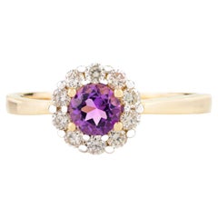 Anillo de compromiso clásico de diamantes con halo de amatista de corte redondo en oro amarillo macizo de 14k