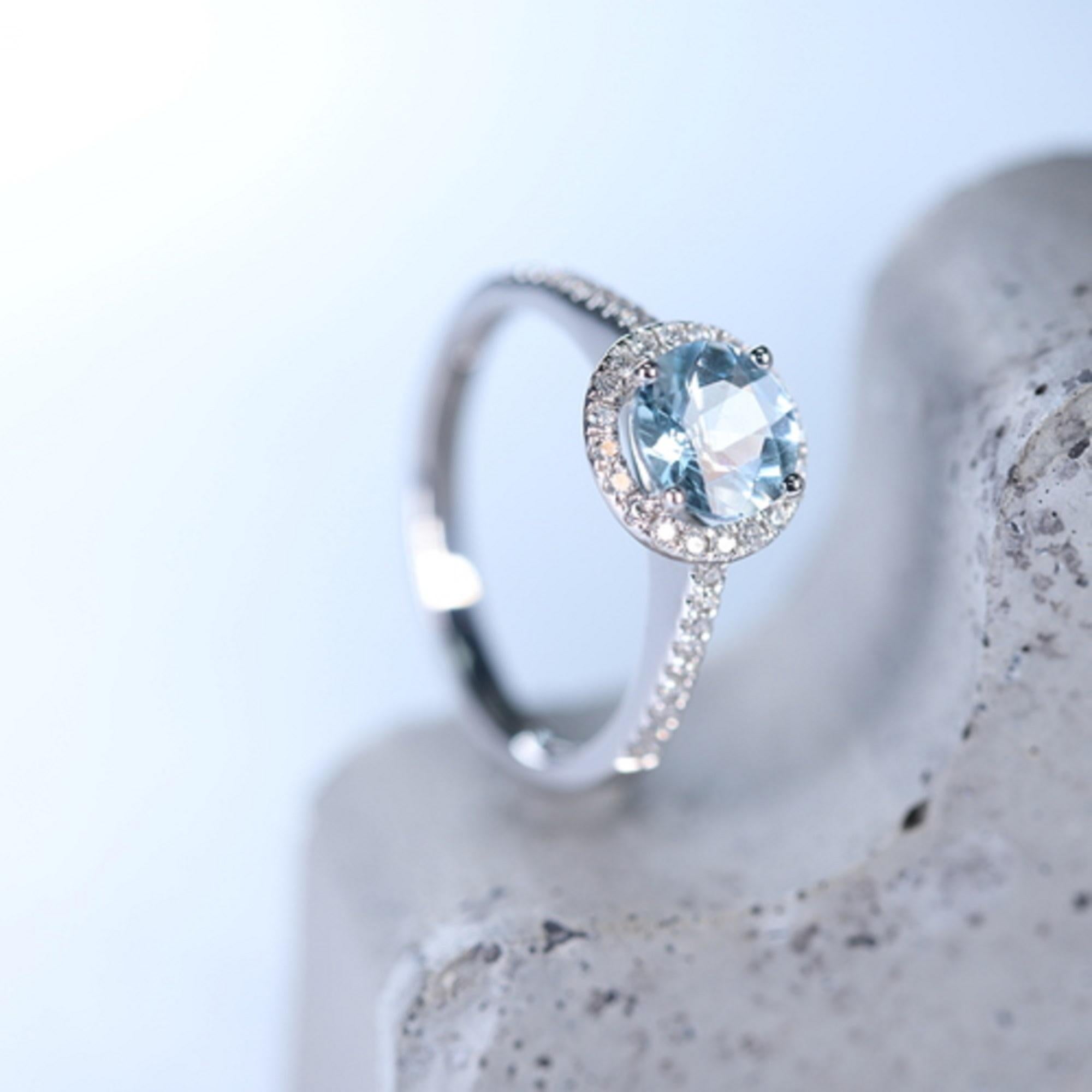 Women's Classic Round Cut Aquamarine and Round Cut White Diamond 14K White Gold Ring For Sale