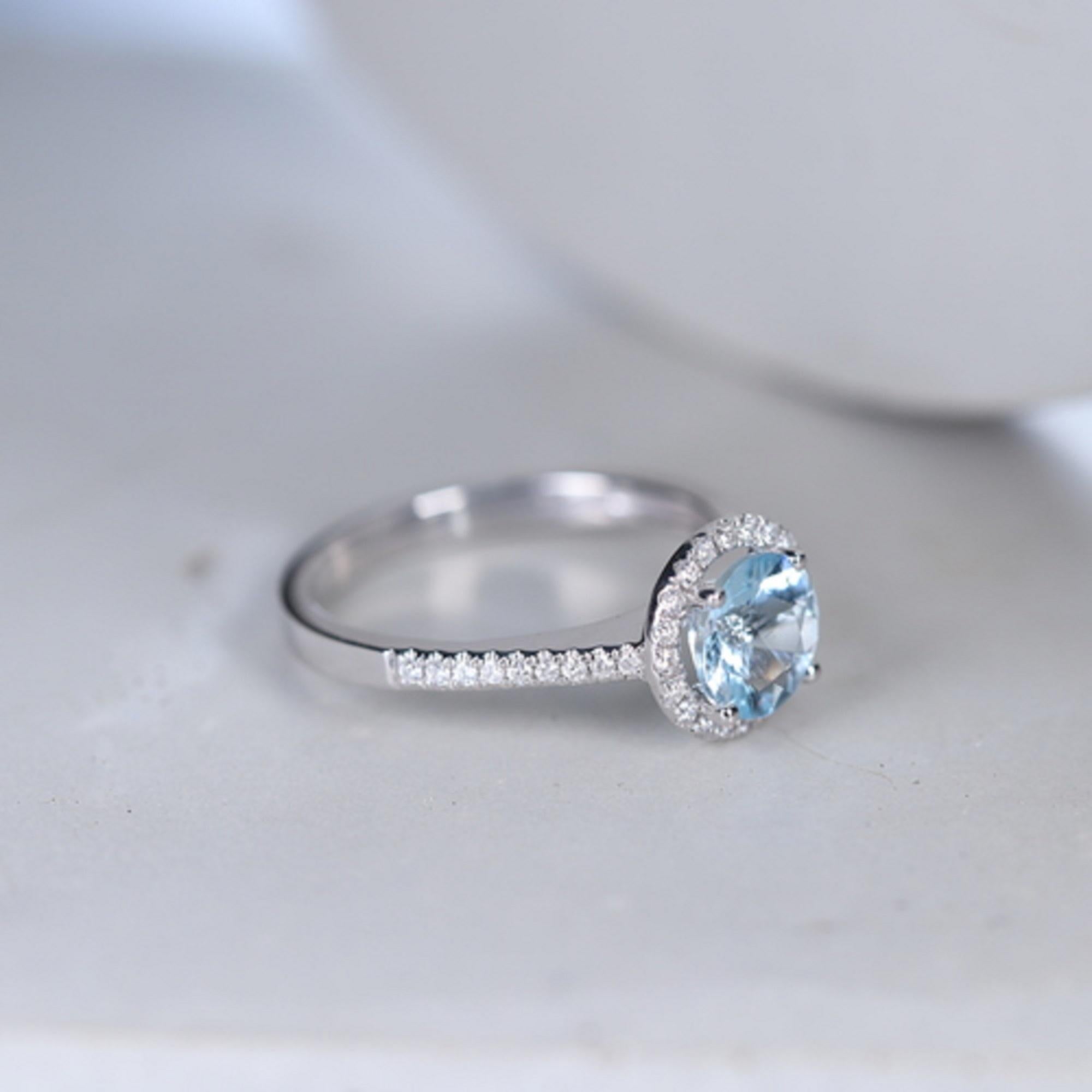 Classic Round Cut Aquamarine and Round Cut White Diamond 14K White Gold Ring For Sale 1