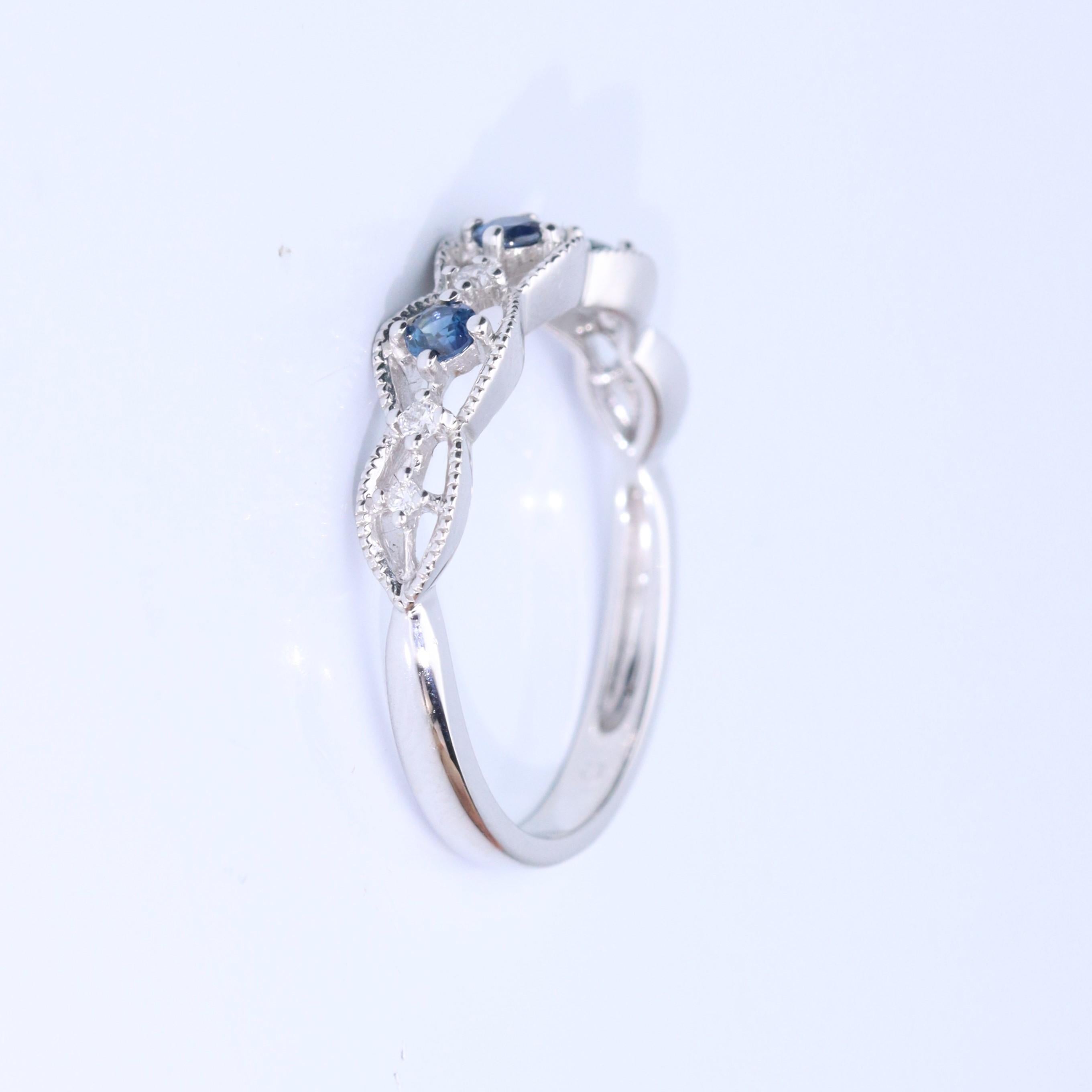 Art Deco Classic Round Cut Blue Sapphire With Round Diamond 18 Karat White Gold Ring For Sale
