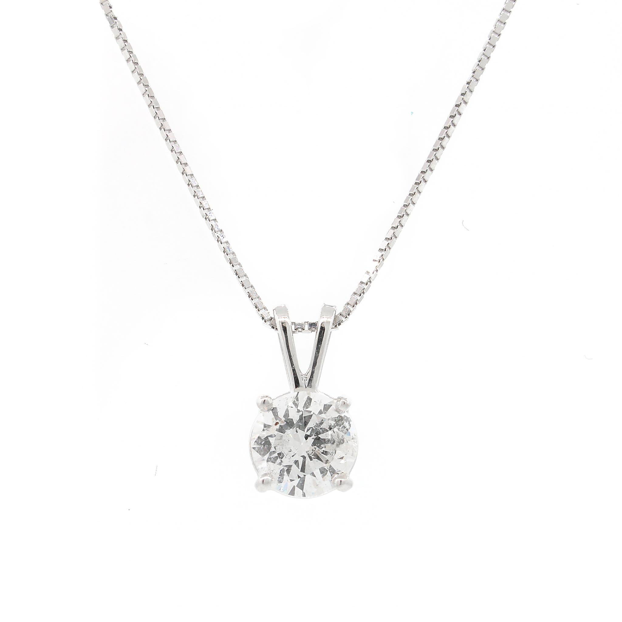 Classic Round Cut Diamond Single Pendant Necklace In Excellent Condition In New York, NY
