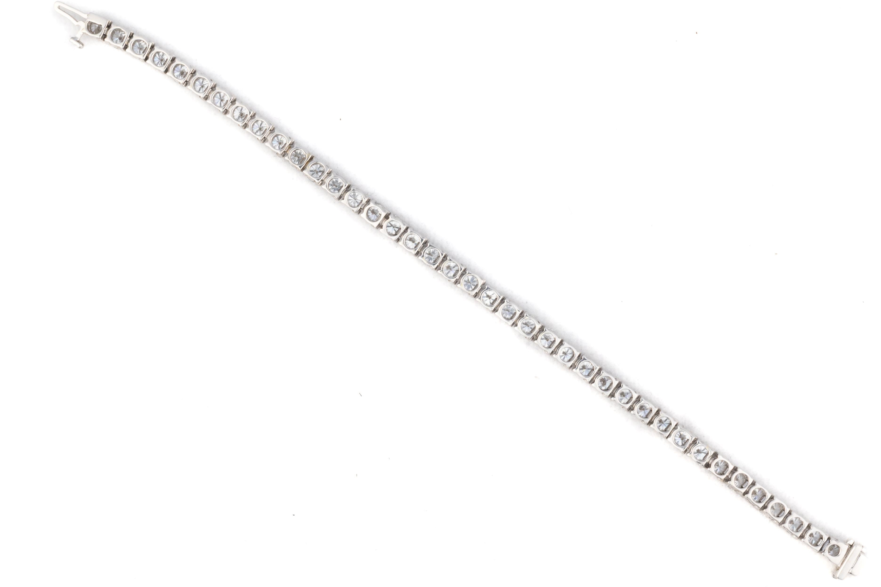 Modern Classic Round Cut Tennis Bracelet For Sale