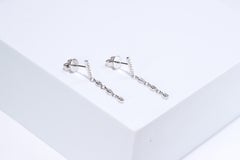 Orecchino classico con diamante bianco taglio rotondo in oro bianco 14k