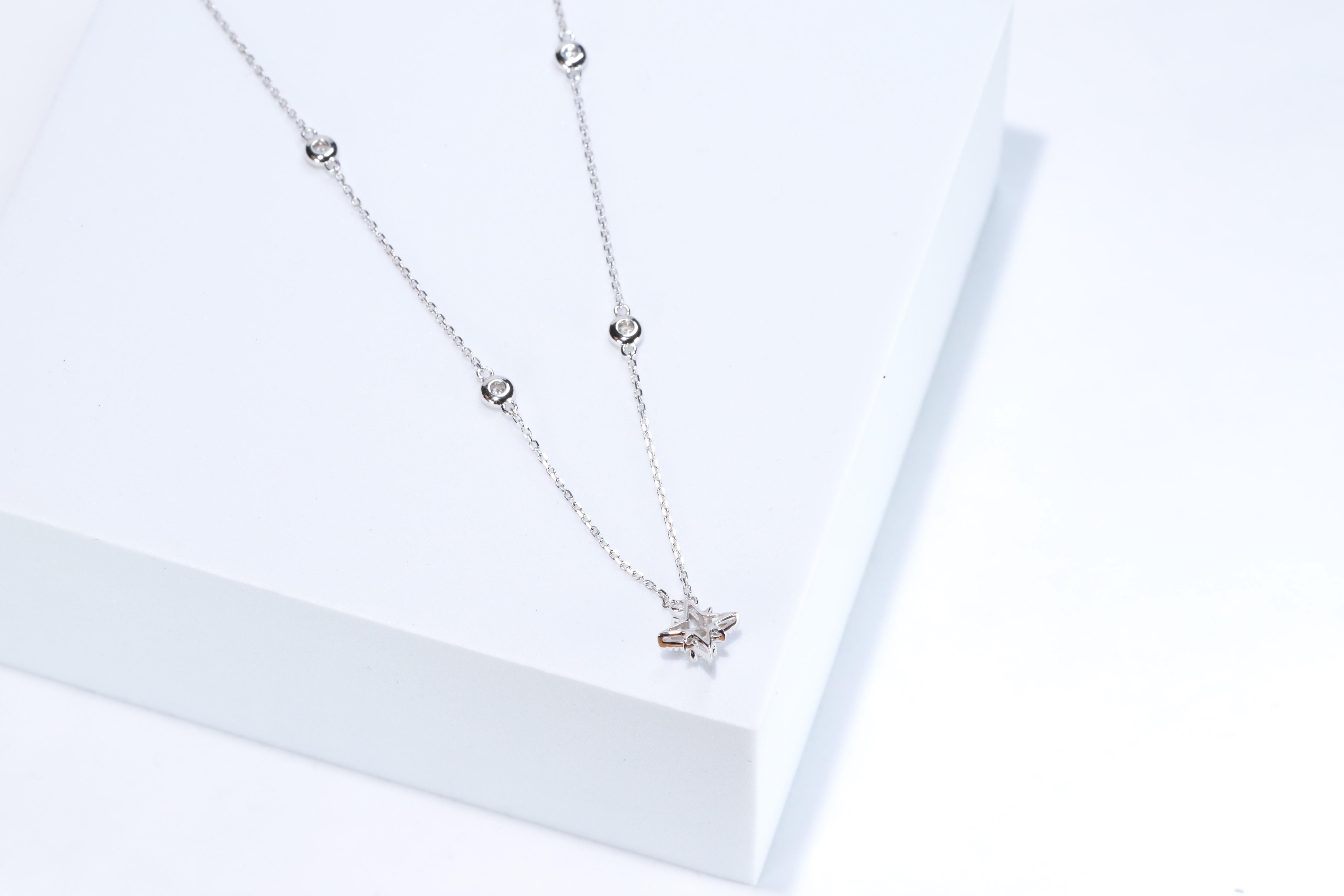 Art Deco Classic Round-Cut White Diamond 14k White Gold Necklace For Sale