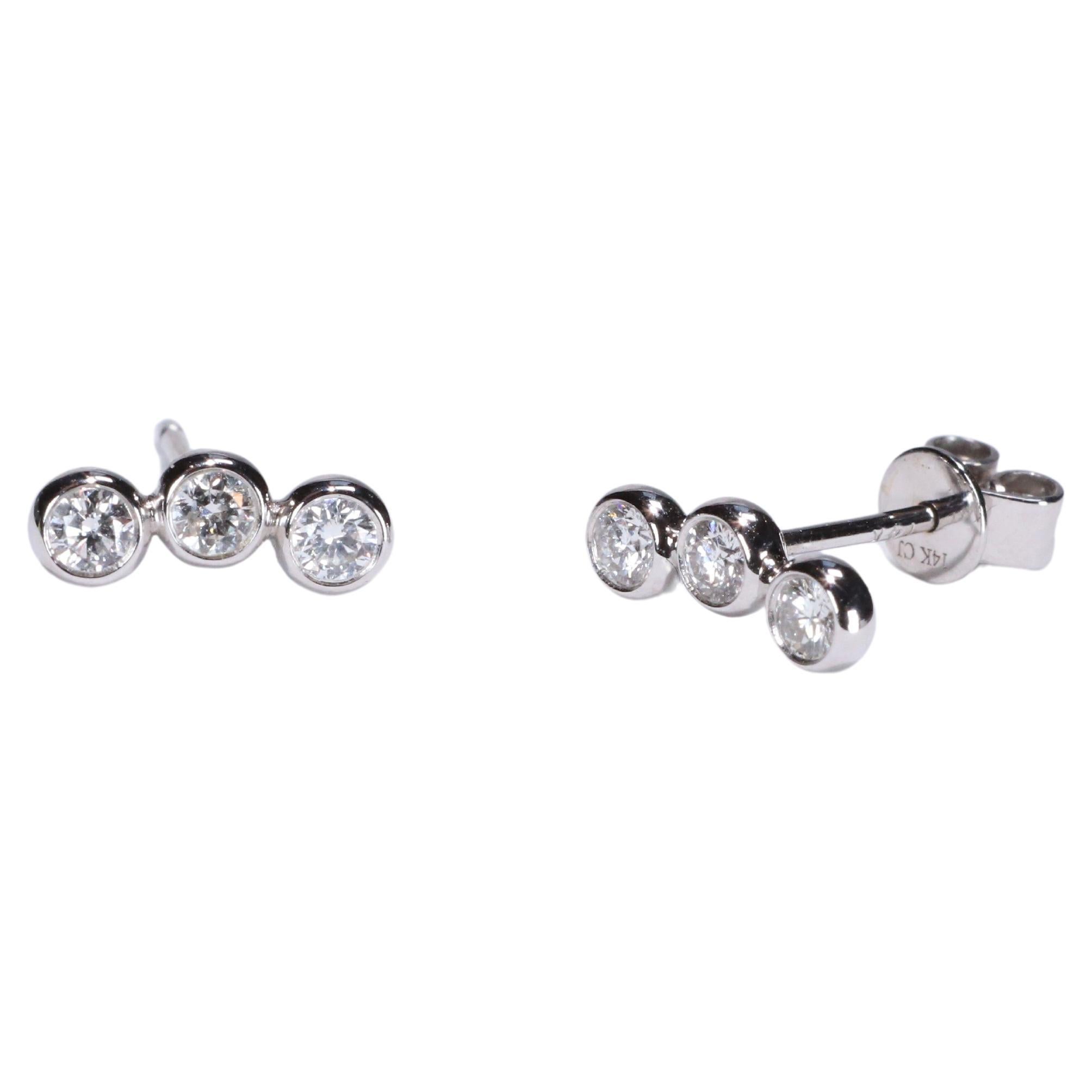 Classic Round-Cut White Diamond 14k White Gold Stud Earring For Sale