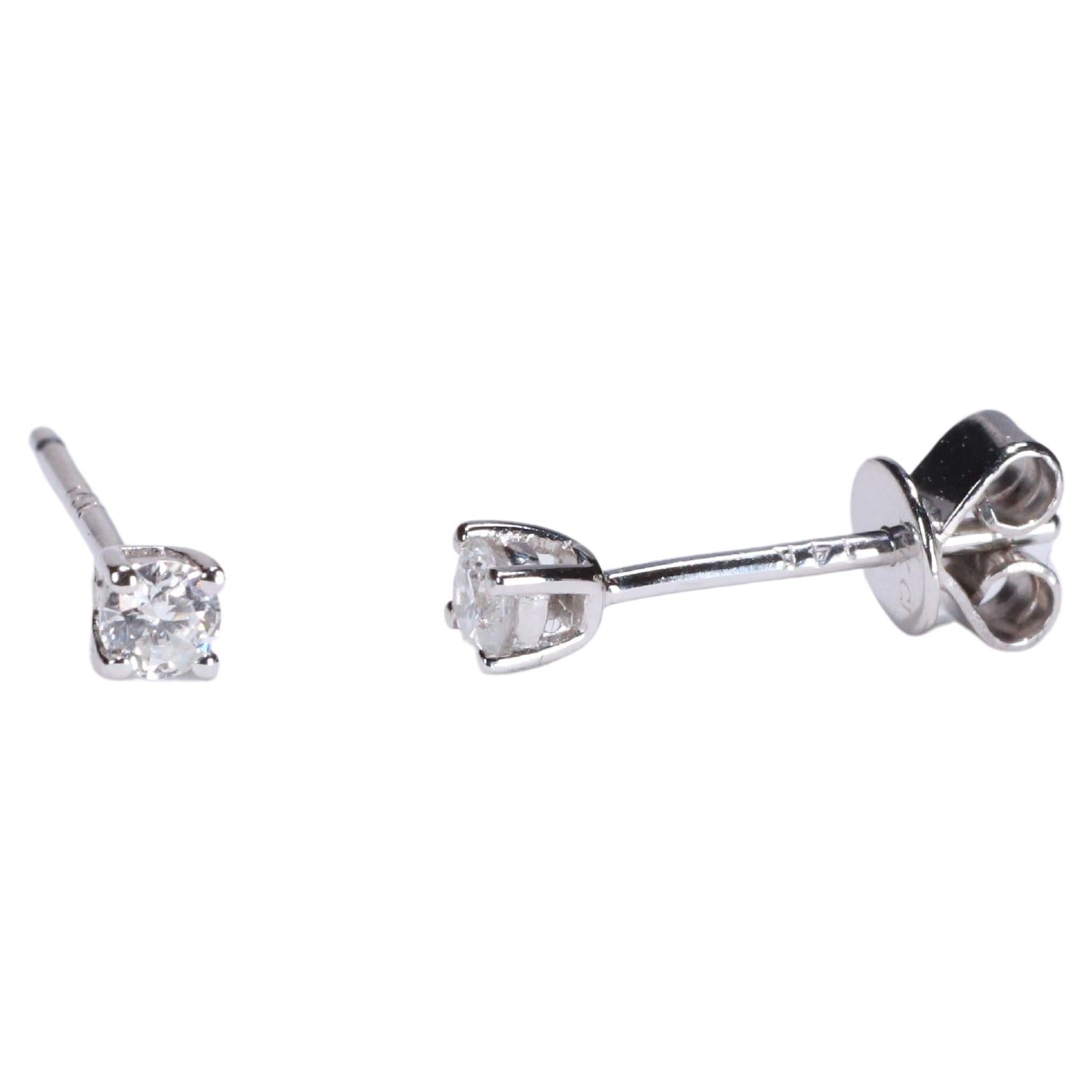 Classic Round-Cut White Diamond 14k White Gold Stud Earring For Sale