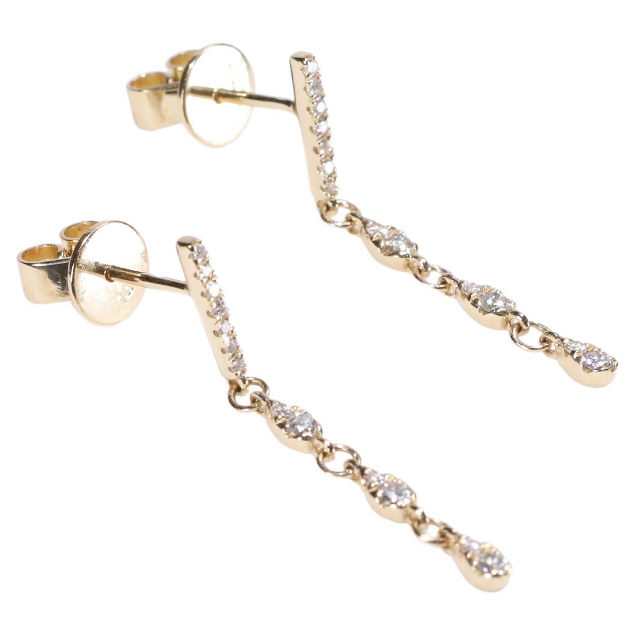 Boucle d'oreille classique en or jaune 14K avec diamant blanc de taille ronde