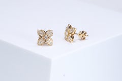 Pendiente clásico de oro amarillo de 14k con diamante blanco talla redonda