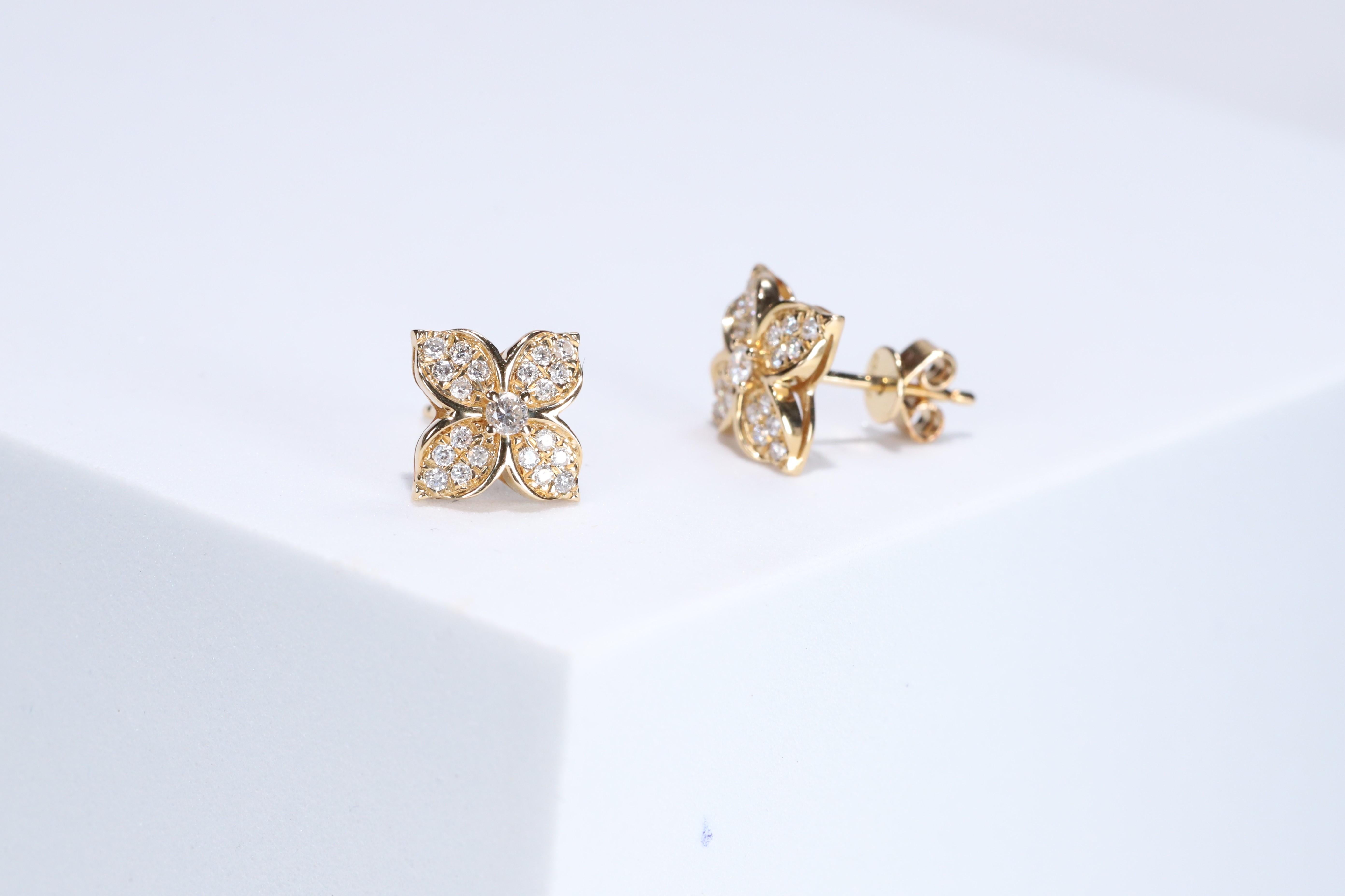 Art déco Clou d'oreille classique en or jaune 14k avec diamant blanc de taille ronde en vente