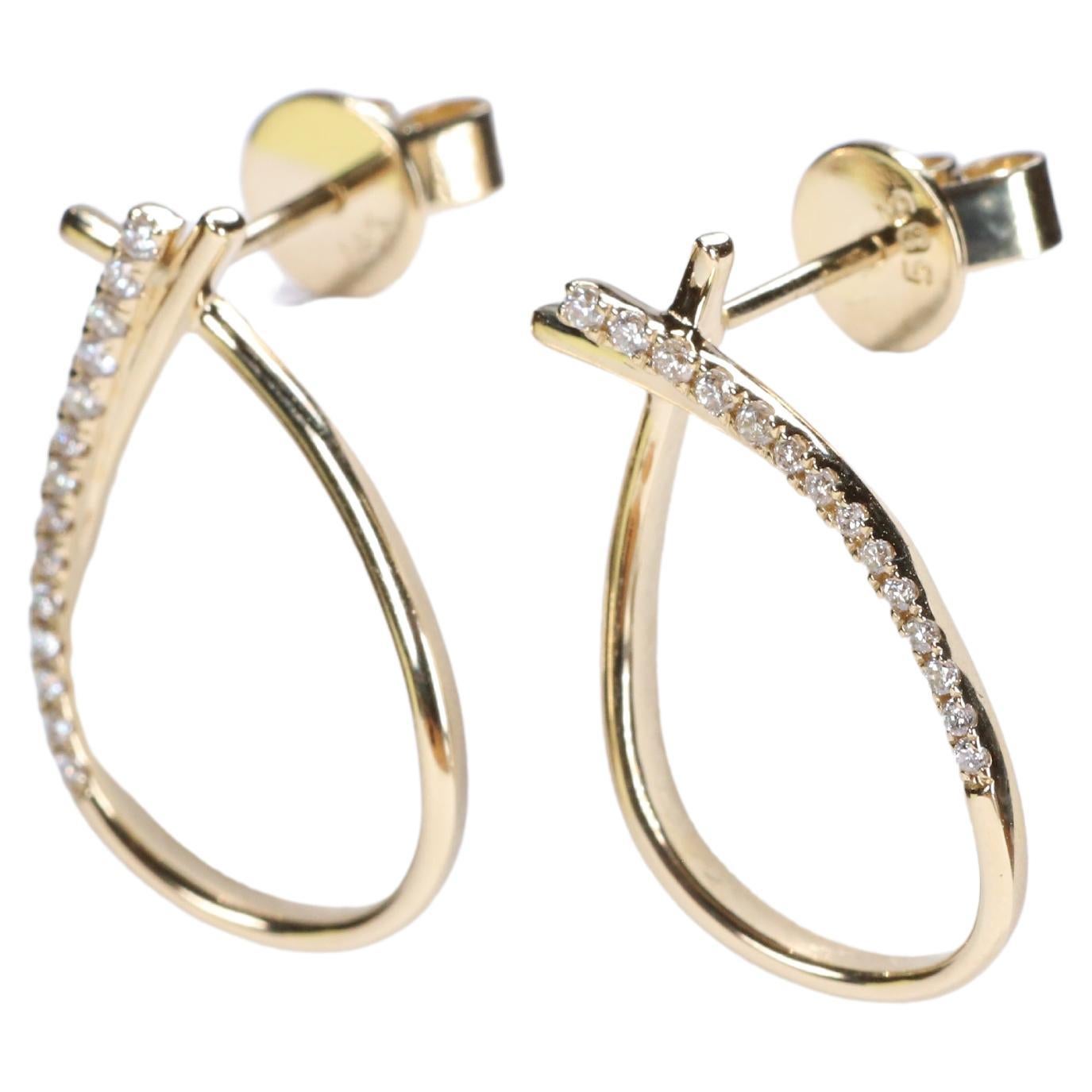 Clou d'oreille classique en or jaune 14k avec diamant blanc de taille ronde en vente