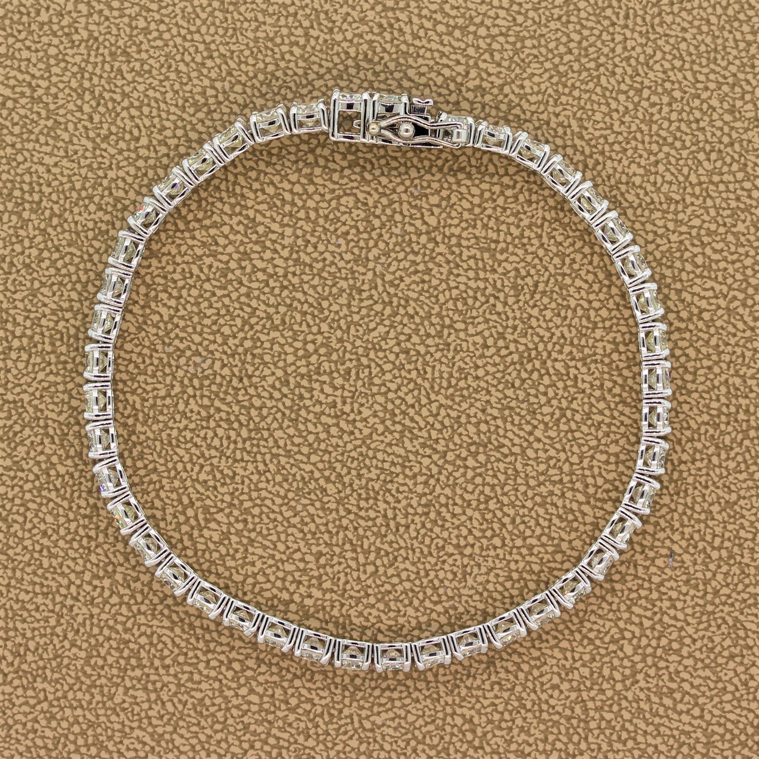 Bracelet tennis classique en or et diamants ronds en vente 3