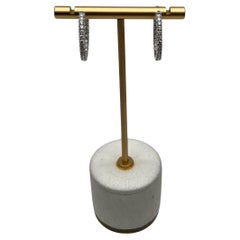 Pendientes de aro mediano de oro blanco de 18 quilates, talla brillante y forma redonda clásica