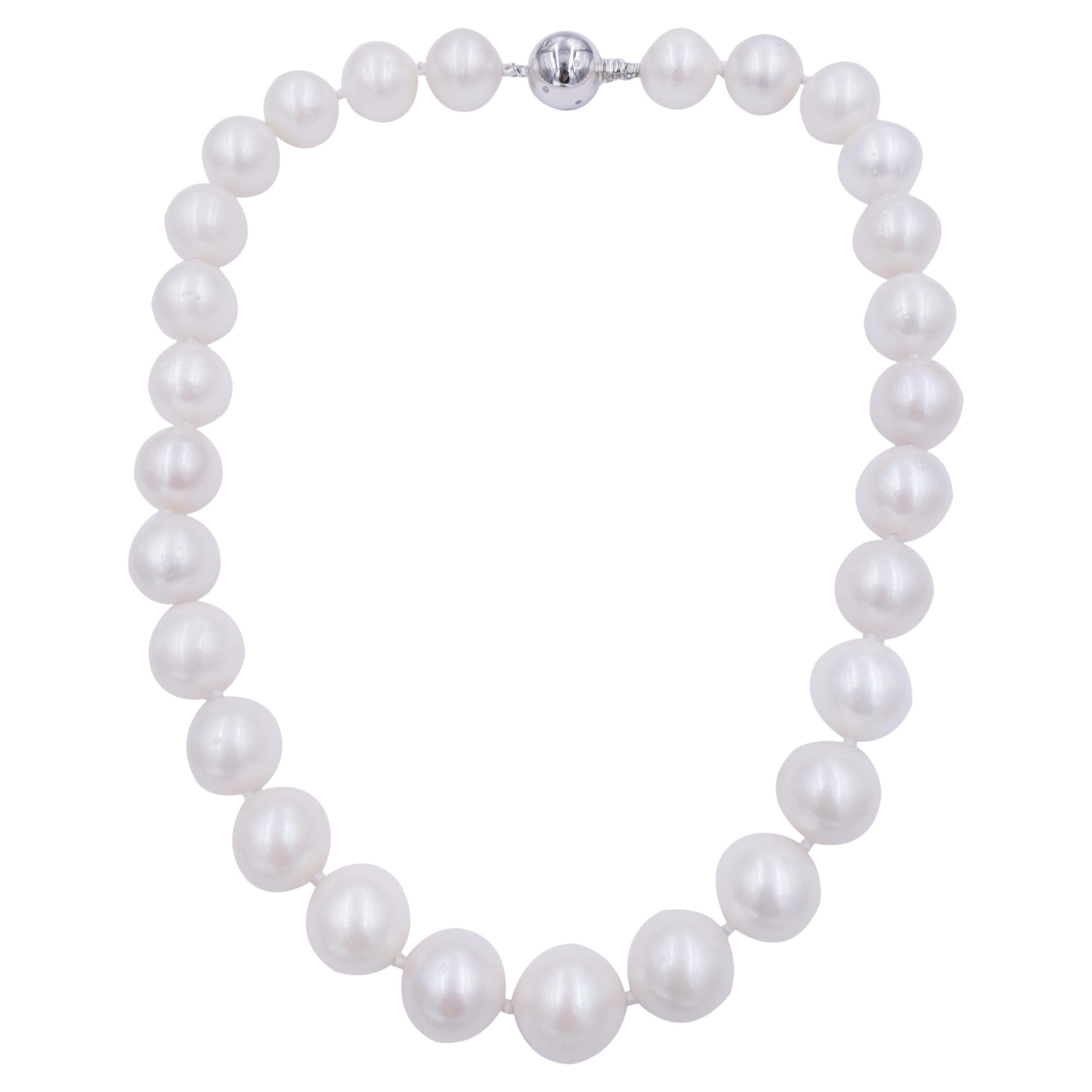 Collier classique de perles blanches rondes des mers du Sud avec perles courtes en or blanc 18 carats et diamants