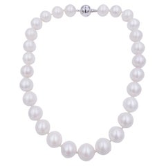 Collier classique de perles blanches rondes des mers du Sud avec perles courtes en or blanc 18 carats et diamants