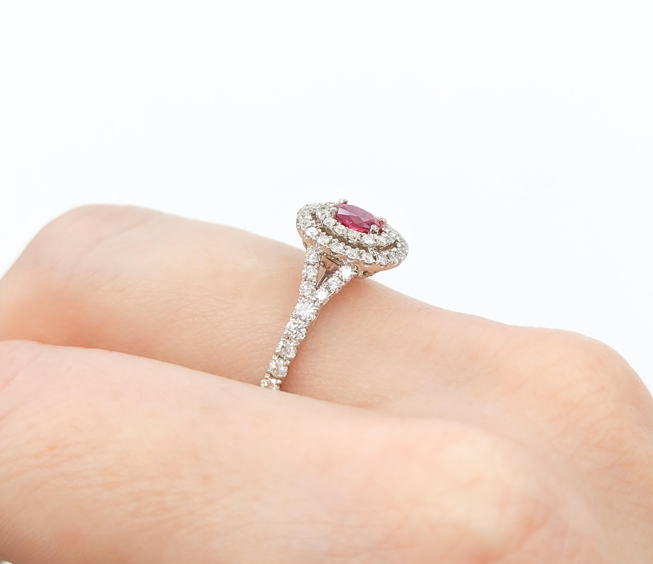 Classic Rubin & Diamant Double Halo Ring in Weißgold (Zeitgenössisch)