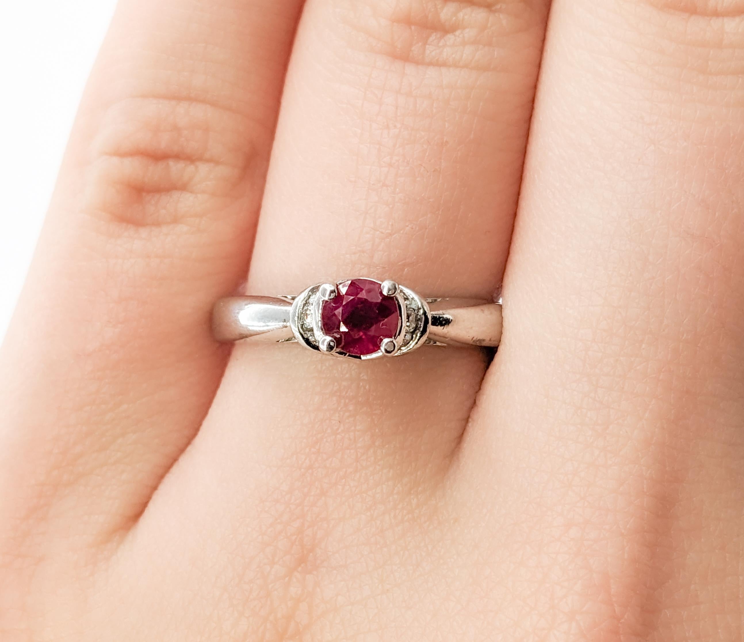 Classic Ruby & Diamond Ring In Excellent Condition For Sale In Bloomington, MN